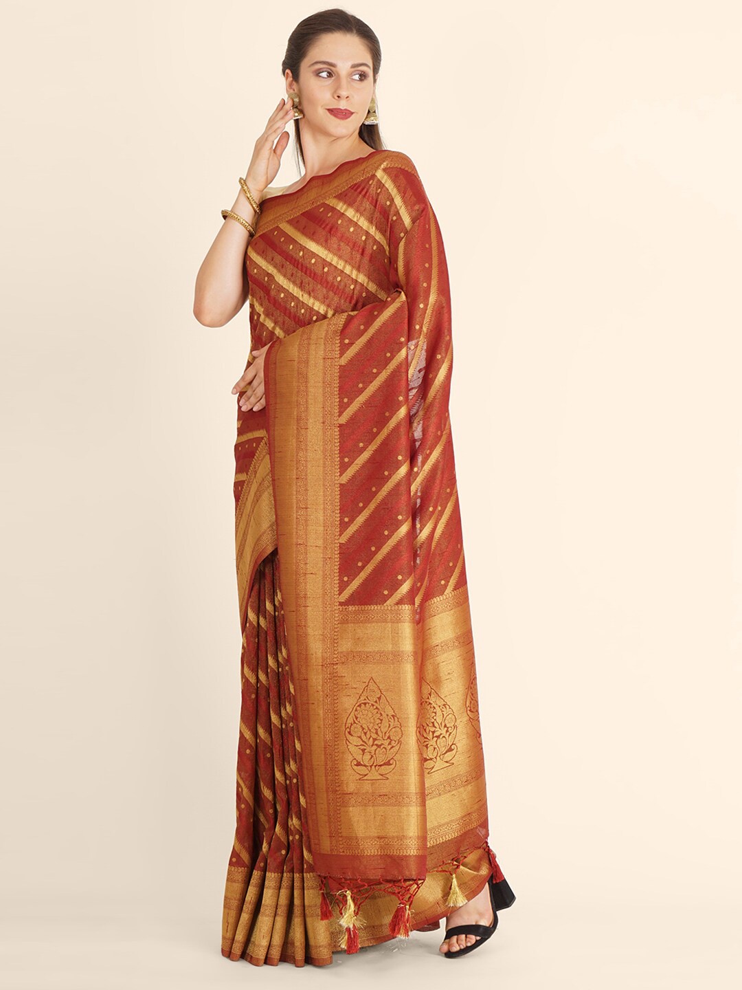 

Bangalore Silk Emporium Maroon & Gold-Toned Woven Design Zari Linen Blend Kanjeevaram Saree