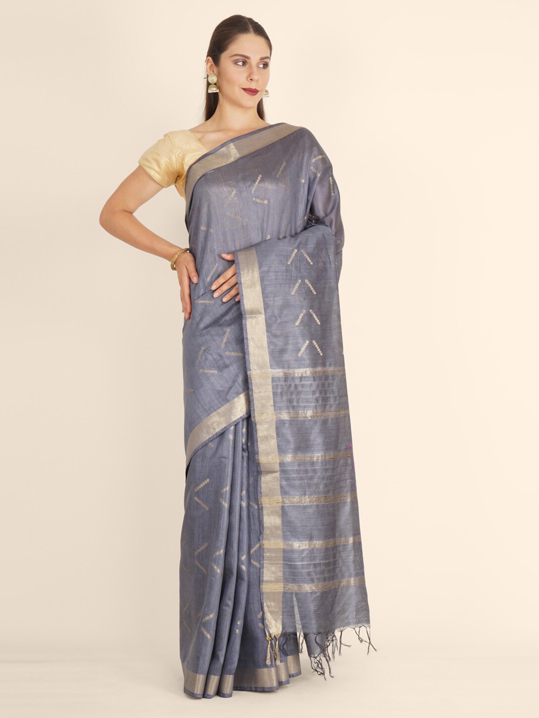 

Bangalore Silk Emporium Grey Woven Design Linen Blend Kanjeevaram Saree