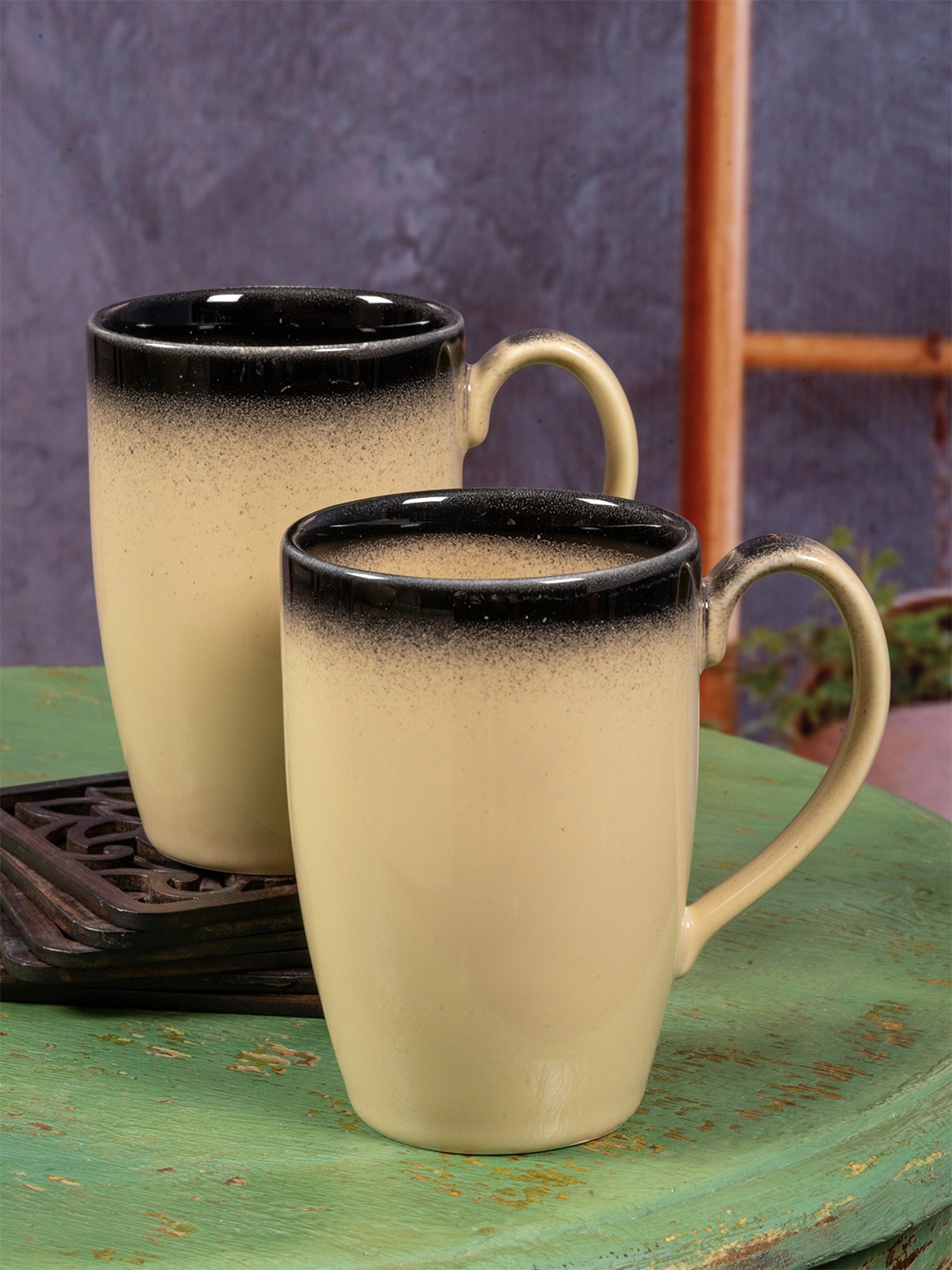 

White Gold Green Set Of 2 Porcelain Glossy Mugs