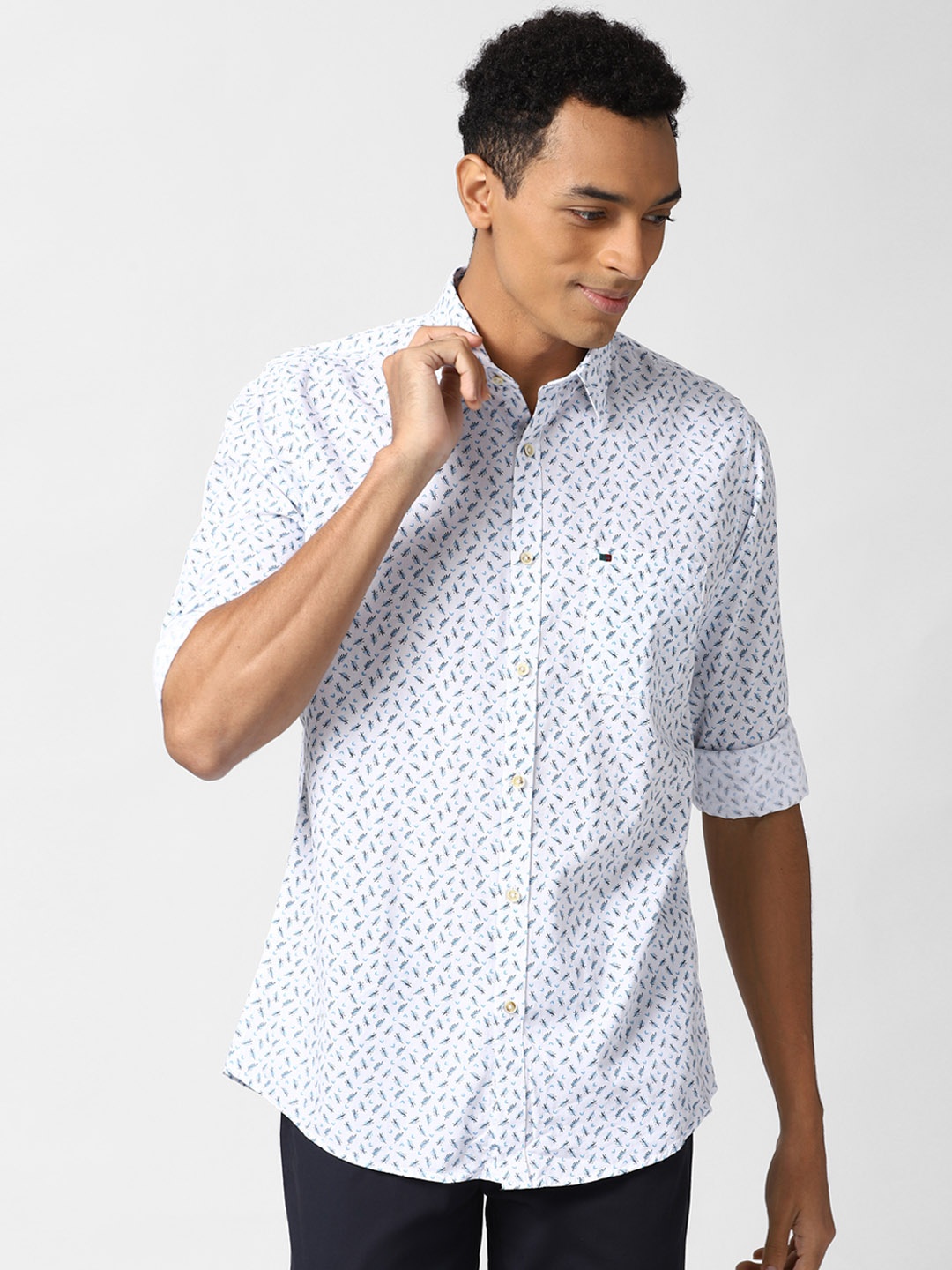 

Peter England Casuals Men White Slim Fit Opaque Printed Casual Shirt