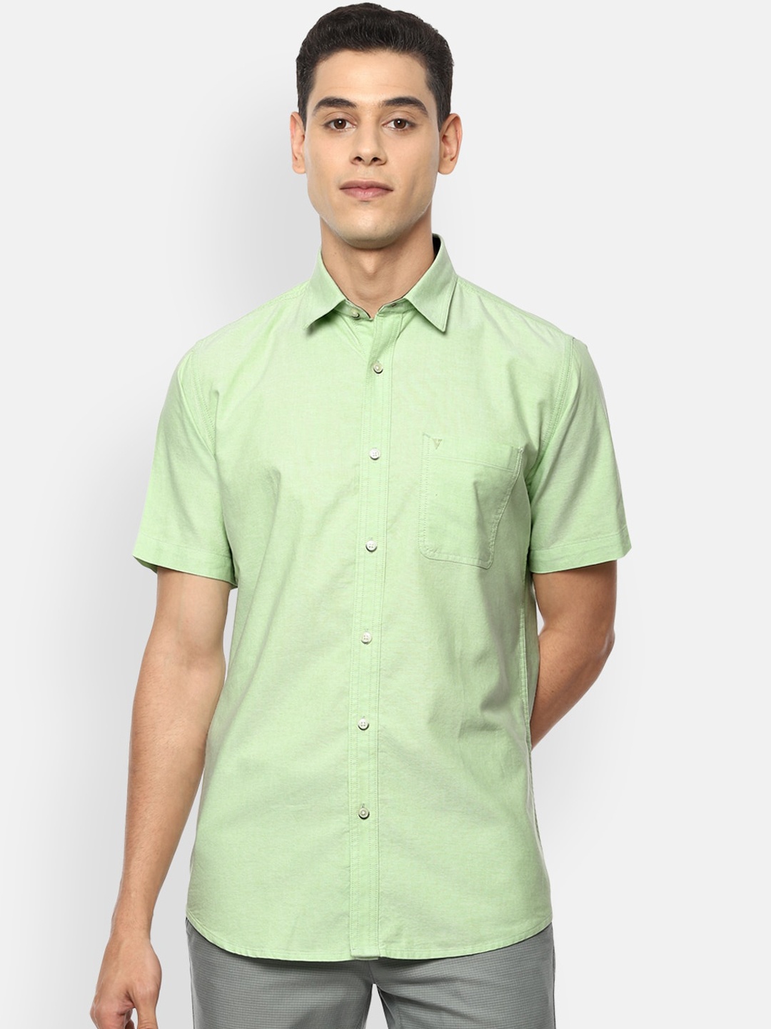 

Van Heusen Sport Men Green Solid Slim Fit Casual Shirt