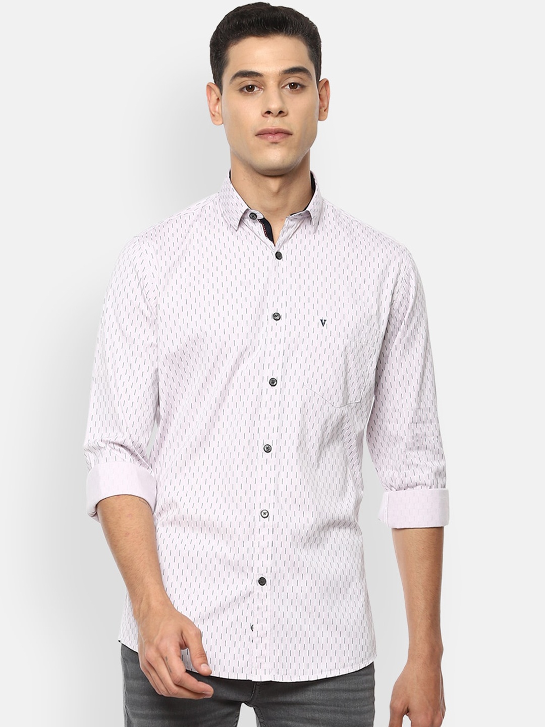 

Van Heusen Sport Men White & Black Slim Fit Opaque Printed Pure Cotton Casual Shirt