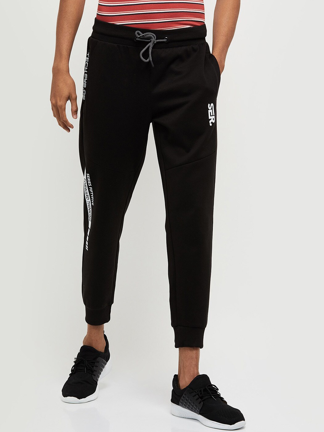 

max Men Black Solid Joggers