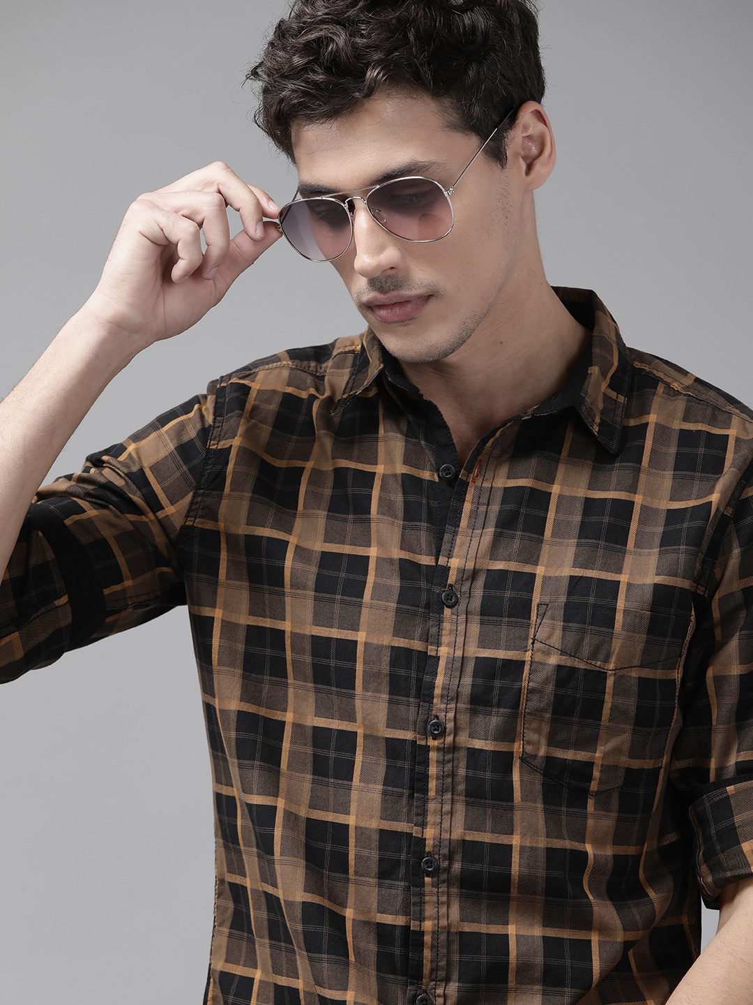 

Roadster Men Black & Brown Tartan Checked Pure Cotton Casual Shirt