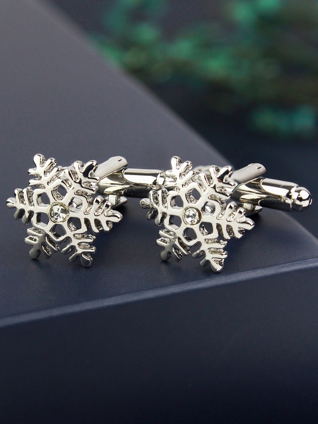 

PELUCHE Silver-Toned Floral Crystal Studded Cufflink