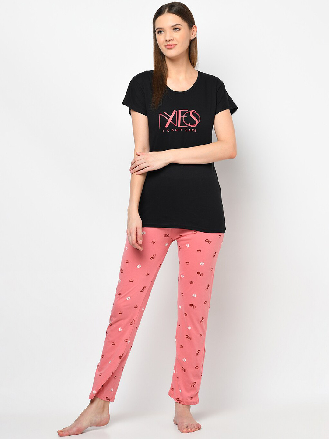 

TRUNDZ Women Black & Pink Printed Night suit