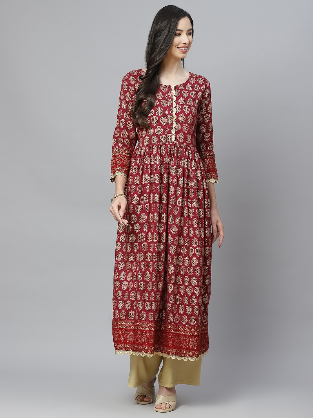 

aayusika Women Red & Gold-Toned Ethnic Motifs Printed Gotta Patti Kurta