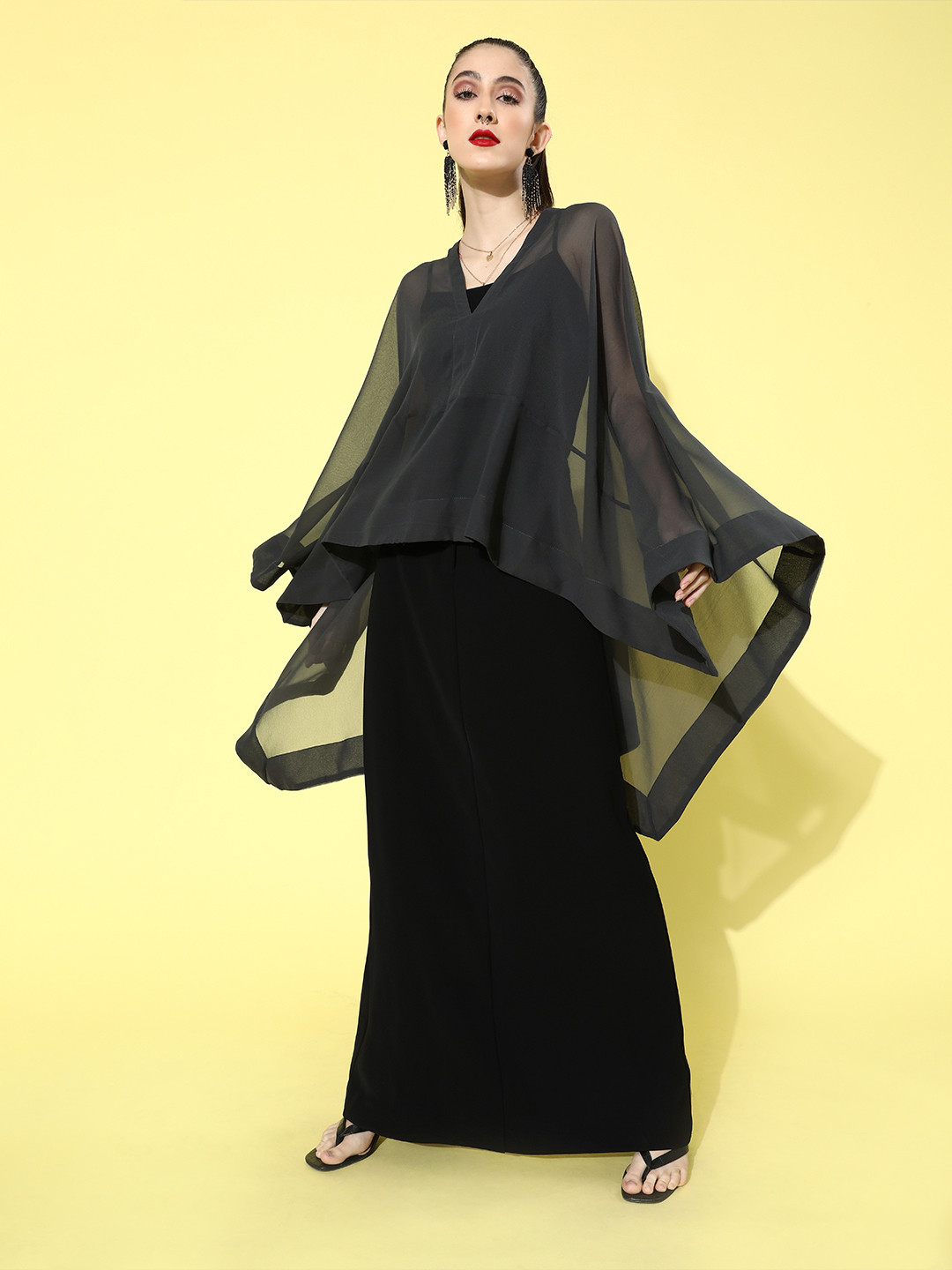

QUIERO Women Alluring Grey Solid PonchoShrug