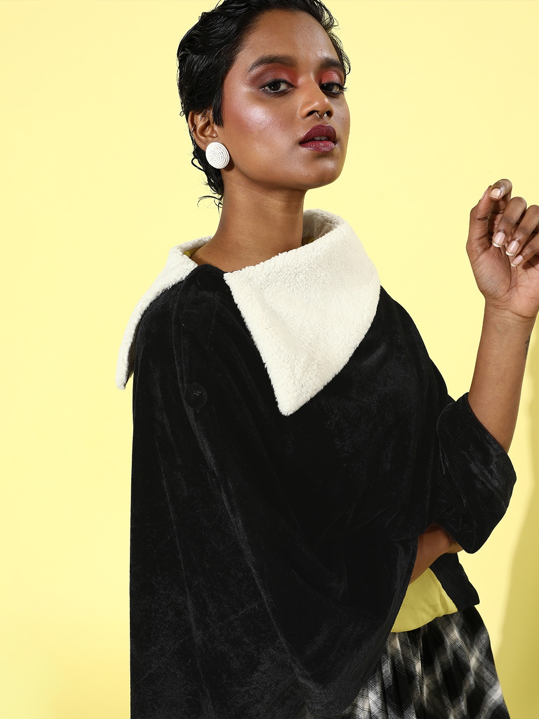 

QUIERO Women Stylish Black Solid PonchoShrug