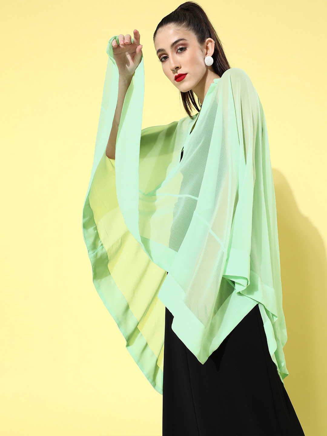 

QUIERO Women Gorgeous Green Solid PonchoShrug