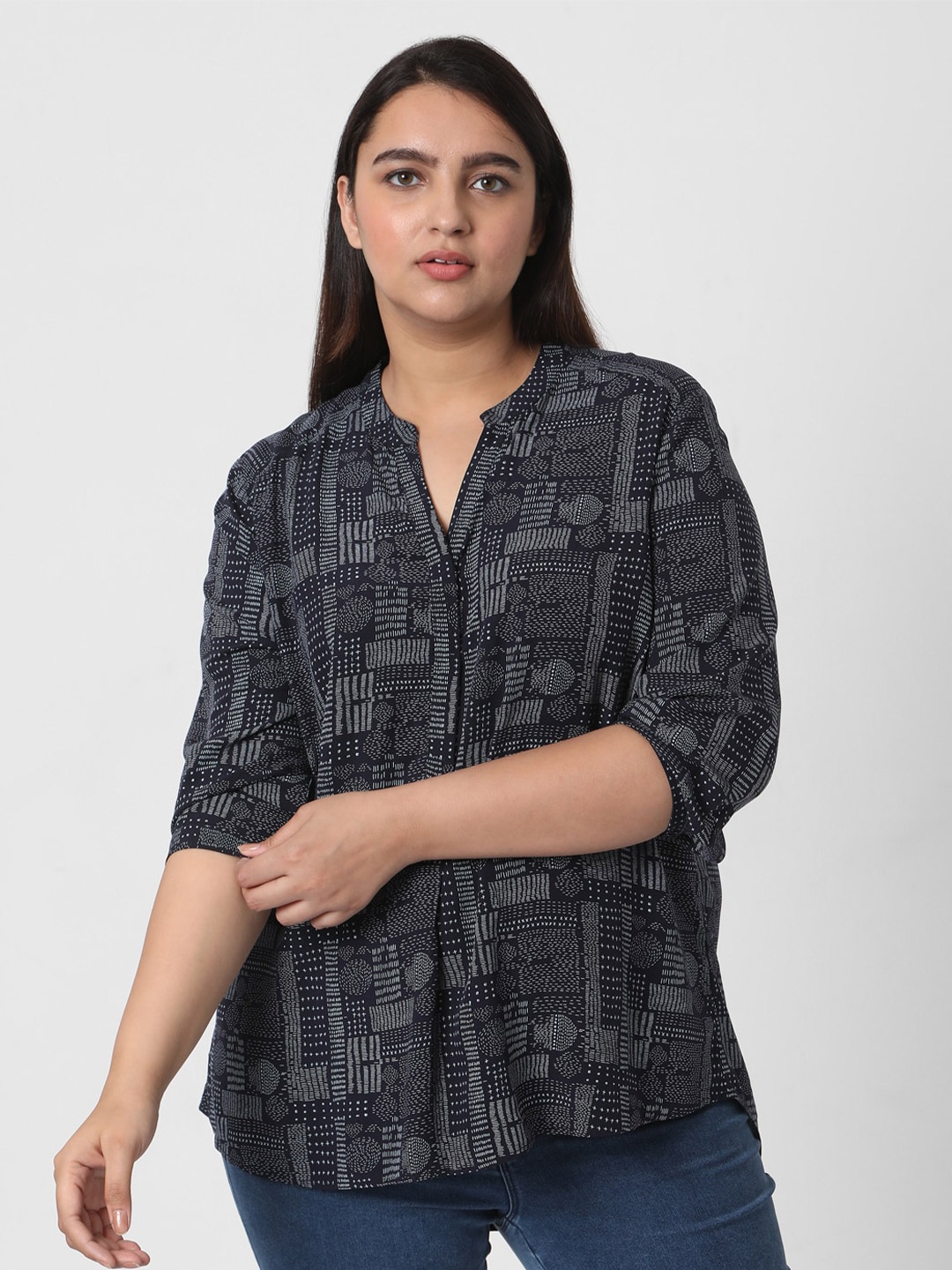 

VERO MODA CURVE Black Mandarin Collar Regular Top