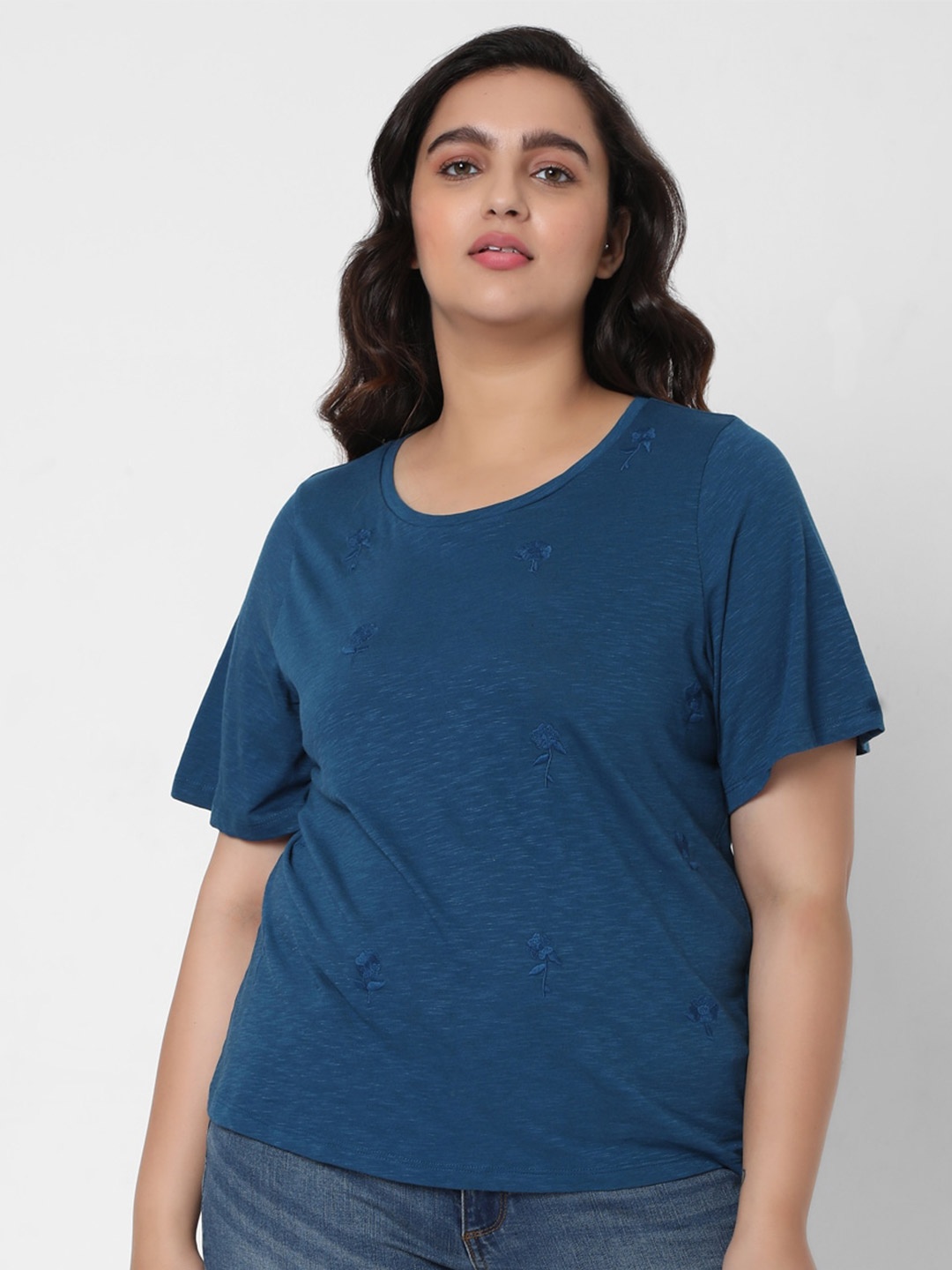 

VERO MODA CURVE Blue Floral Embroidered Regular Top