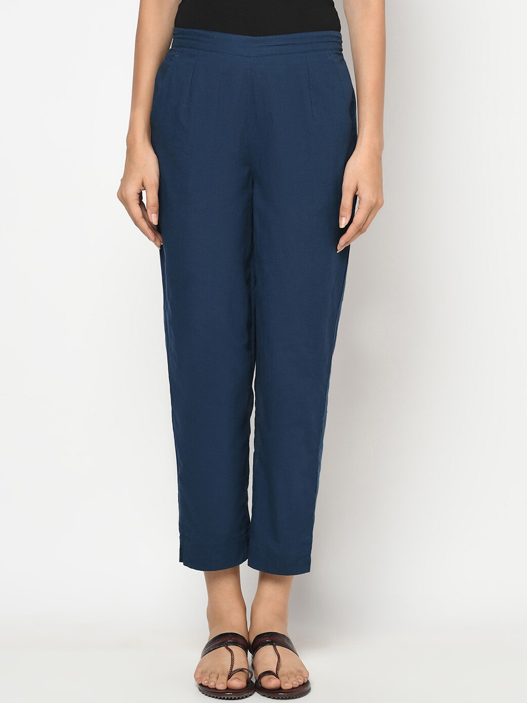 

Fabindia Women Blue Cambri Cotton Tapered Cropped Trousers