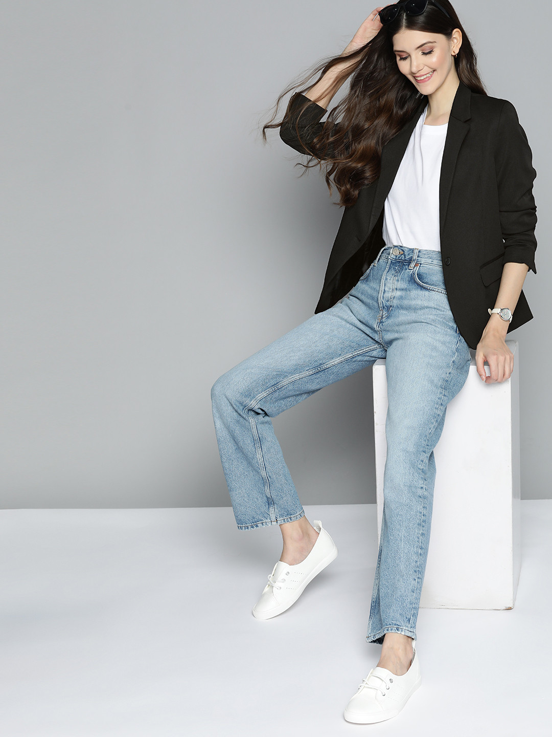 

Mast & Harbour Women Black Solid Regular Fit Single Breasted Blazer