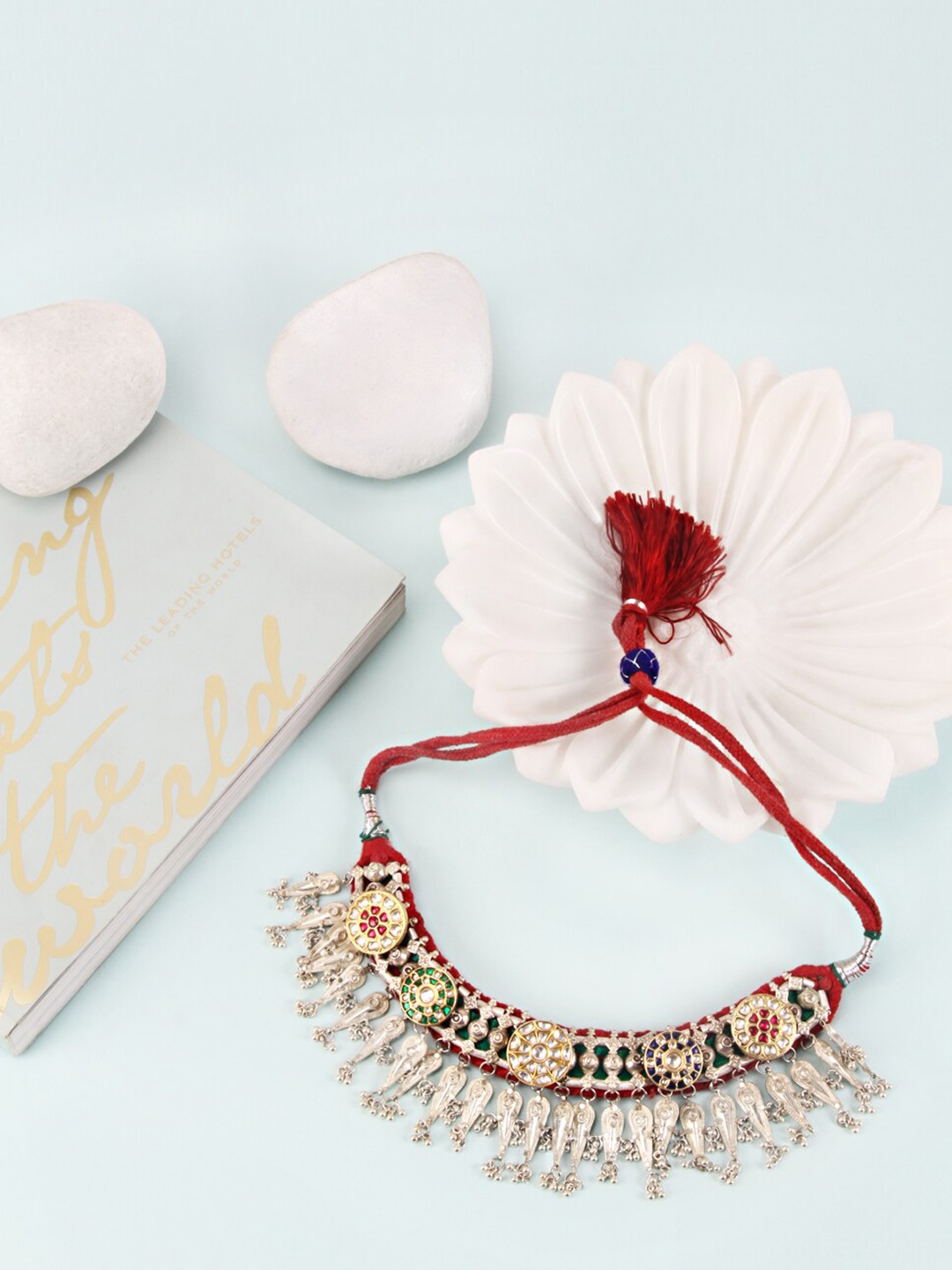 

SANGEETA BOOCHRA Silver-Toned & White Silver-Plated Necklace