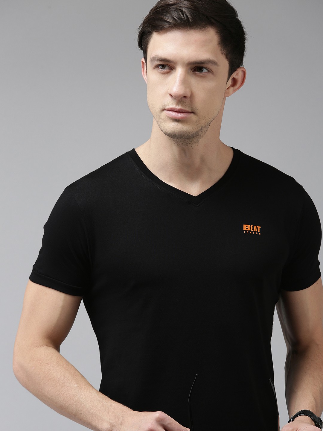 

BEAT LONDON by PEPE JEANS Men Black V-Neck Slim Fit Pure Cotton T-shirt