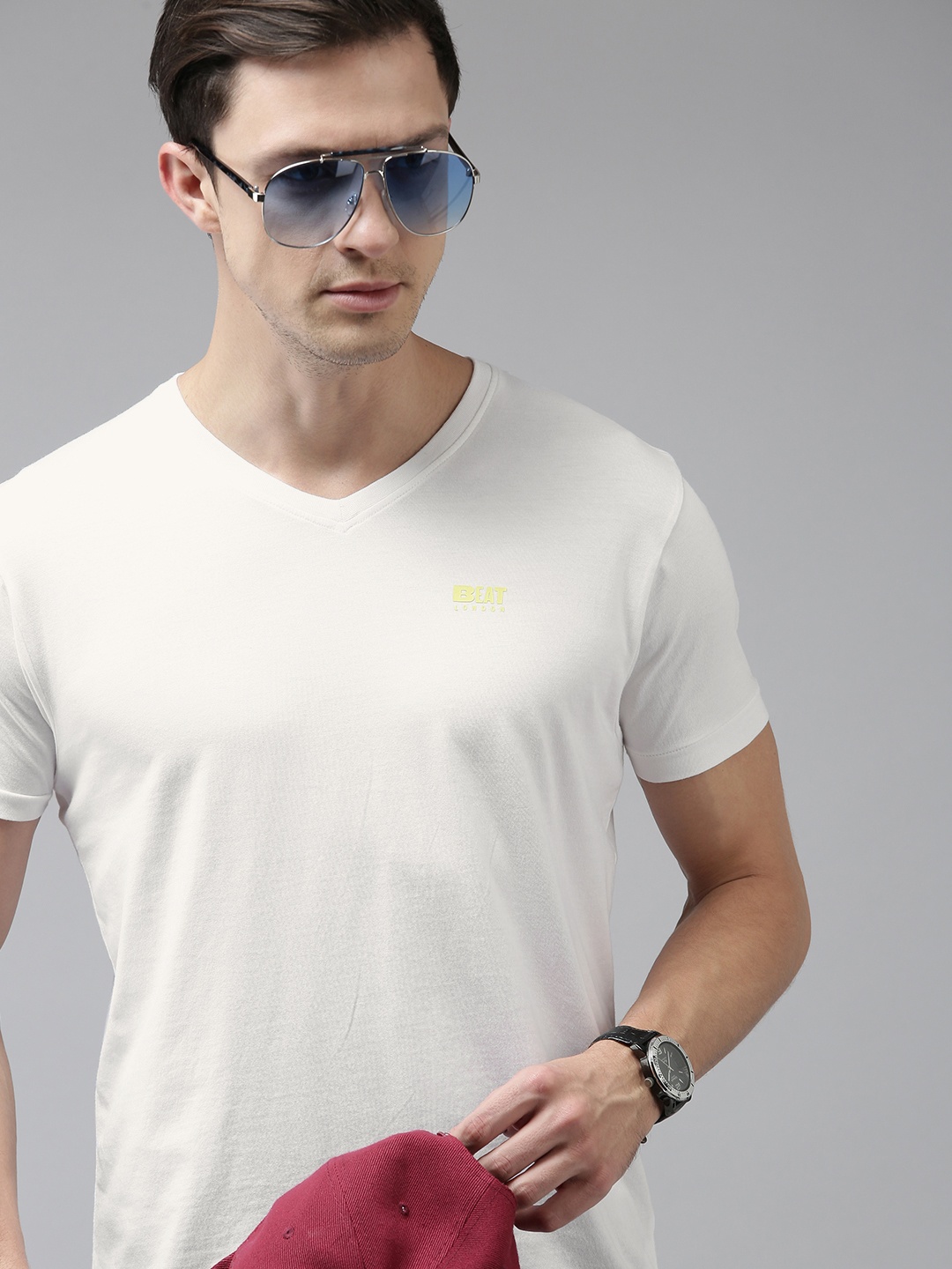 

BEAT LONDON by PEPE JEANS Men White Solid V-Neck Slim Fit Pure Cotton T-shirt