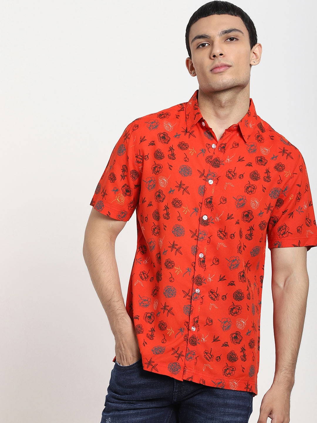 

Bewakoof Men Red Floral Opaque Printed Casual Shirt