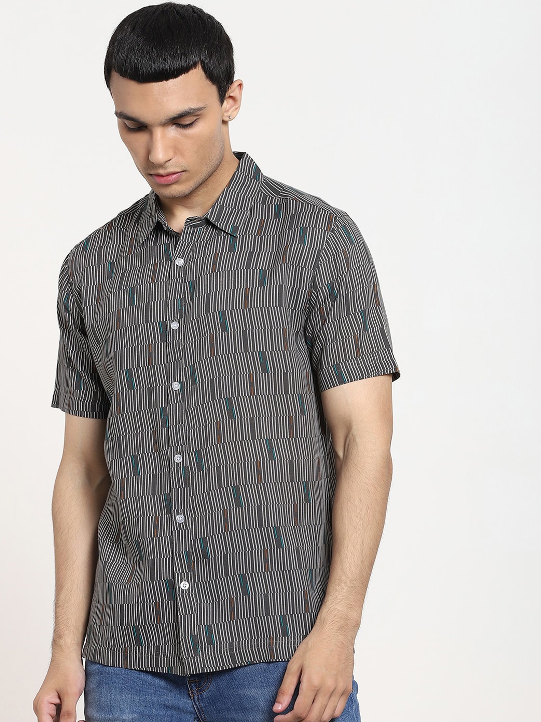 

Bewakoof Men Grey Opaque Striped Casual Shirt