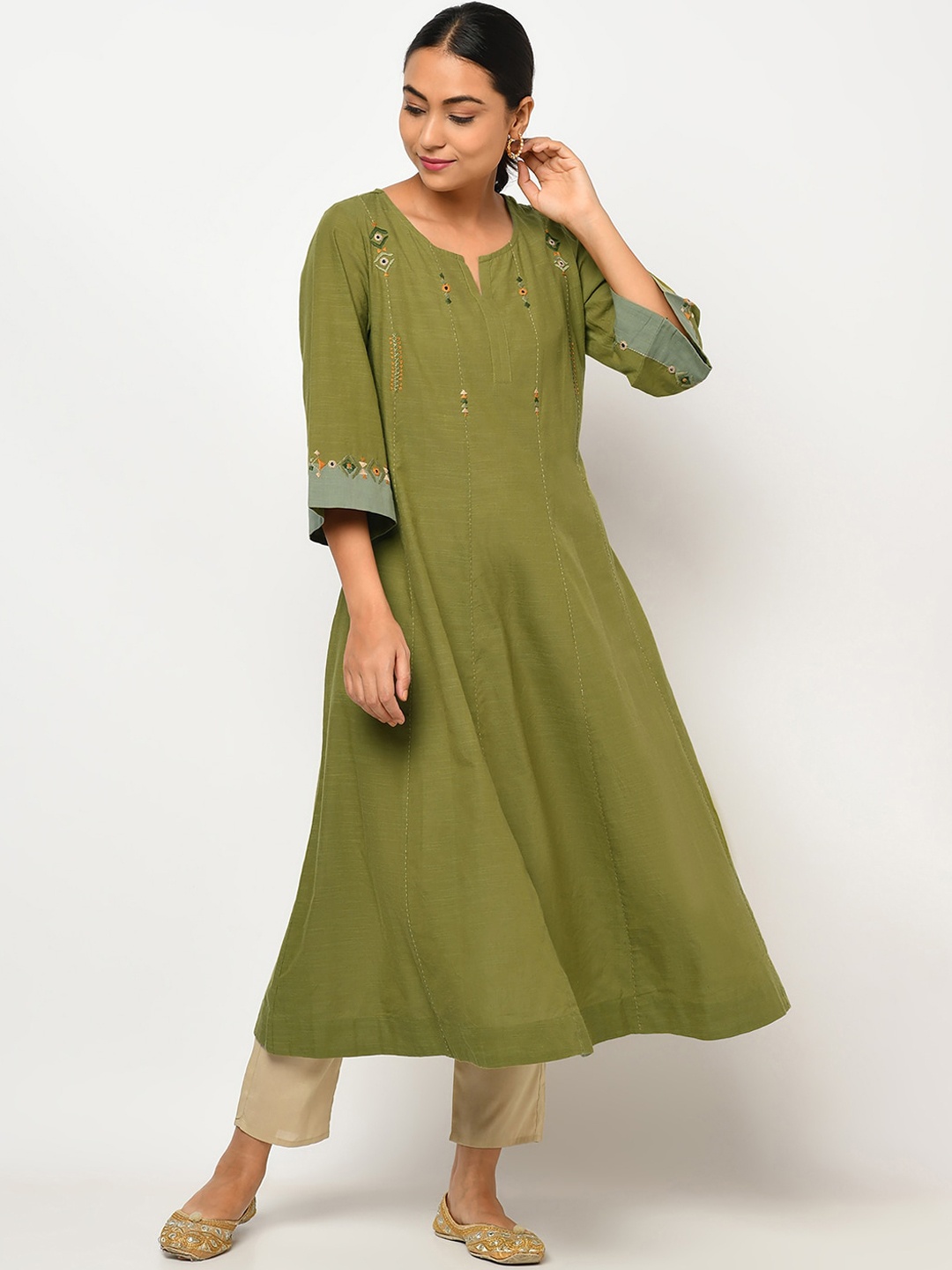 

Fabindia Women Green Keyhole Neck Flared Sleeves Thread Work Anarkali Kurta