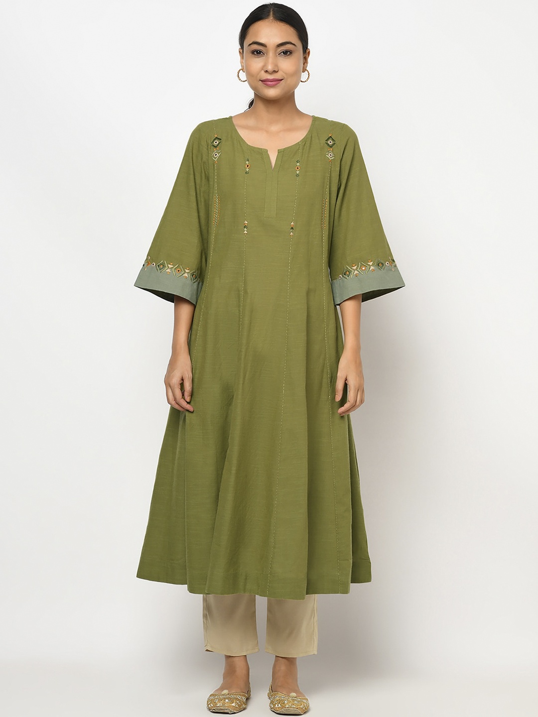 

Fabindia Women Green Geometric Embroidered Flared Sleeves Thread Work Kurta