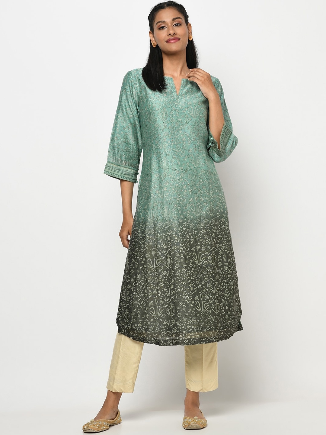 

Fabindia Women Green & Black Floral Printed Flared Sleeves Thread Work Kurta