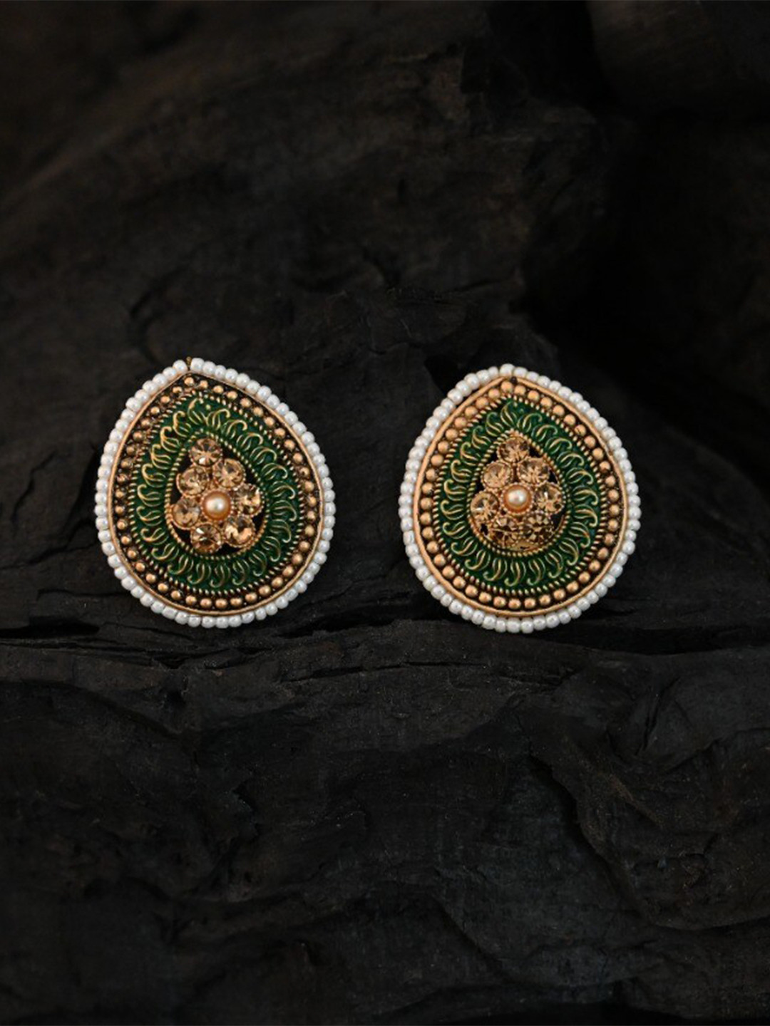 

justpeachy Green & Gold-Toned Stone Studded Stud Earrings