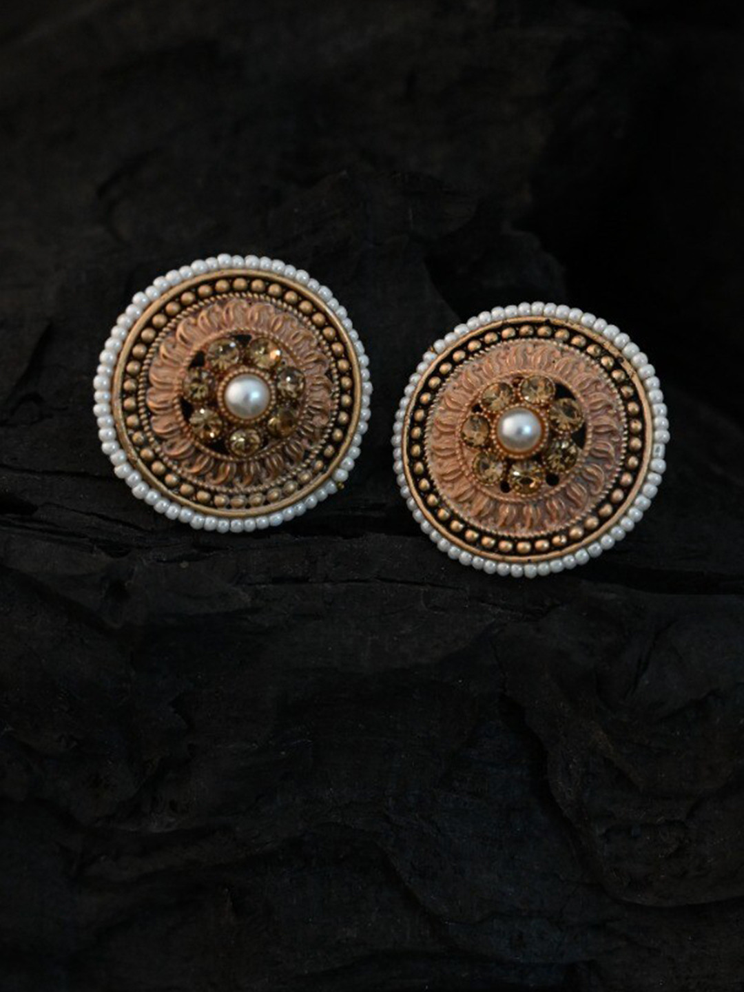

justpeachy Peach-Coloured & Gold-Toned Stone Studded Stud Earrings