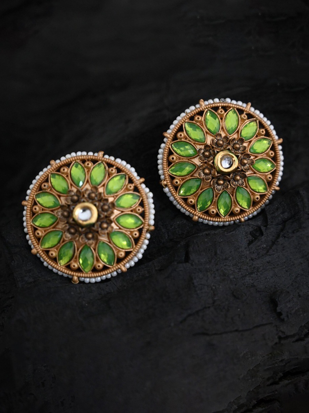 

justpeachy Green & Gold-Toned Stone Studded Stud Earrings