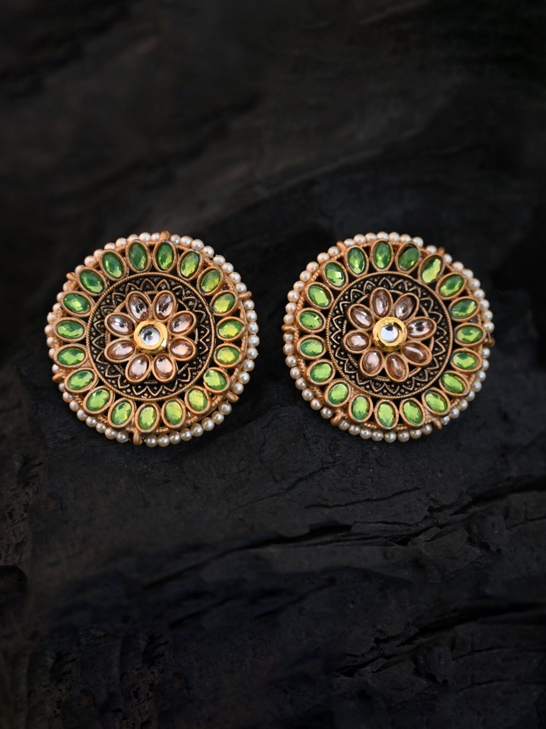 

justpeachy Green & Gold-Toned Stone Studded Stud Earrings