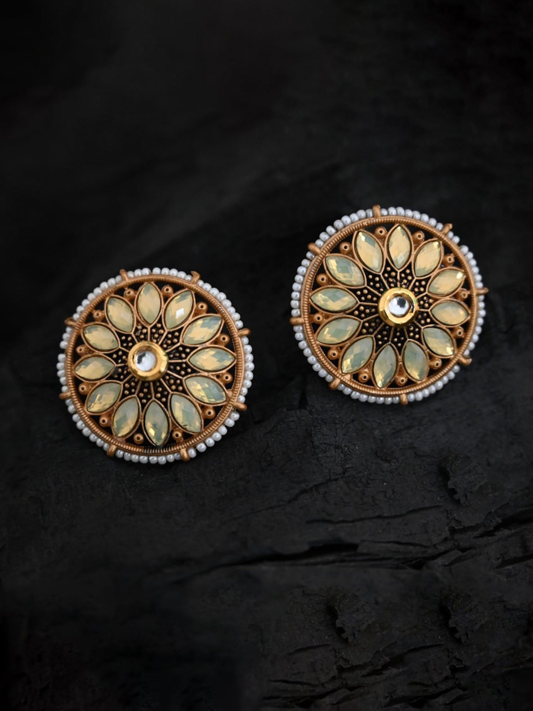 

justpeachy Green & Gold-Toned Stone Studded Stud Earrings