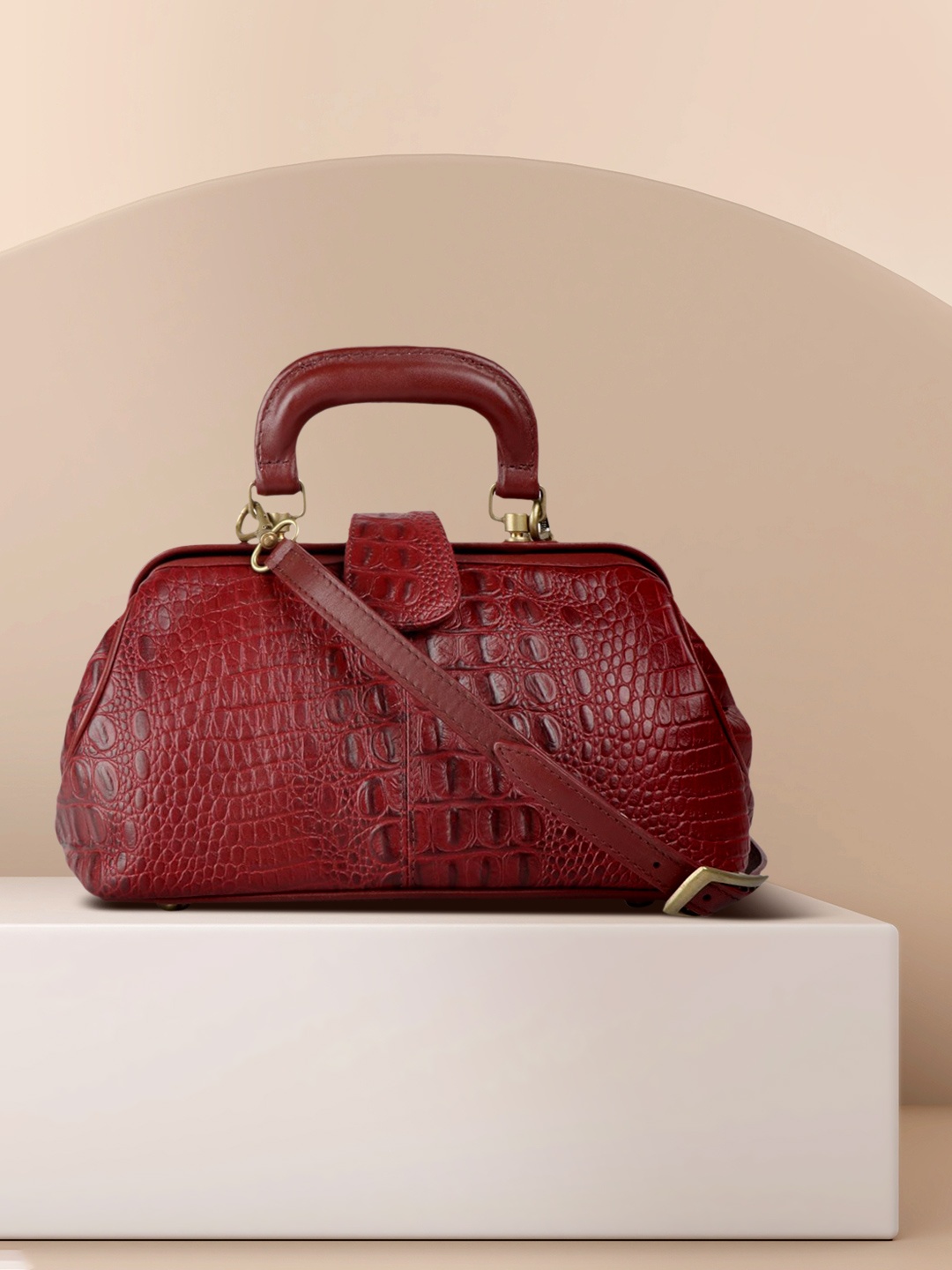 

Hidesign Red Animal Textured Leather Bowling Handheld Bag with Applique