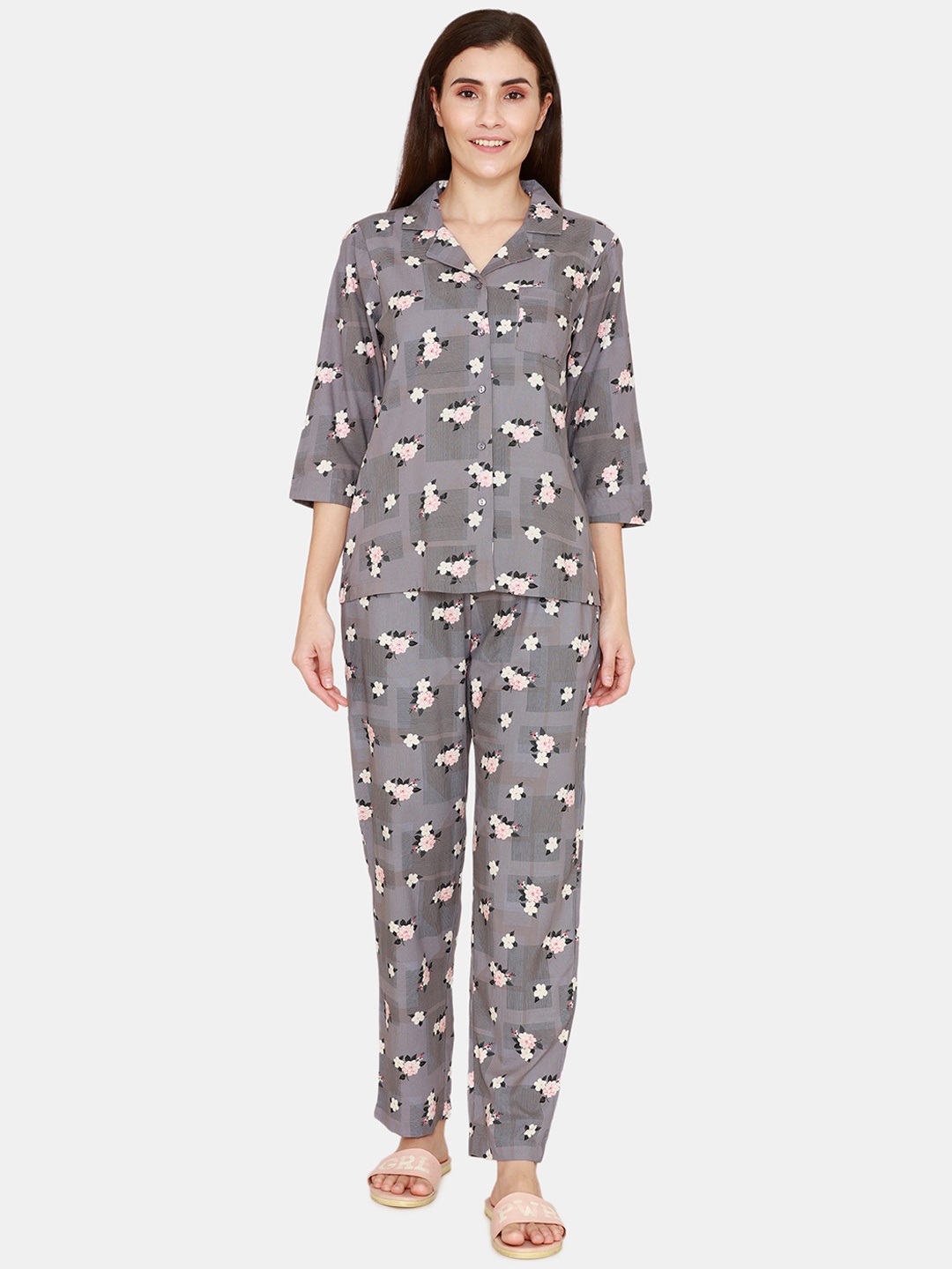 

Zivame Women Grey & Pink Printed Night suit