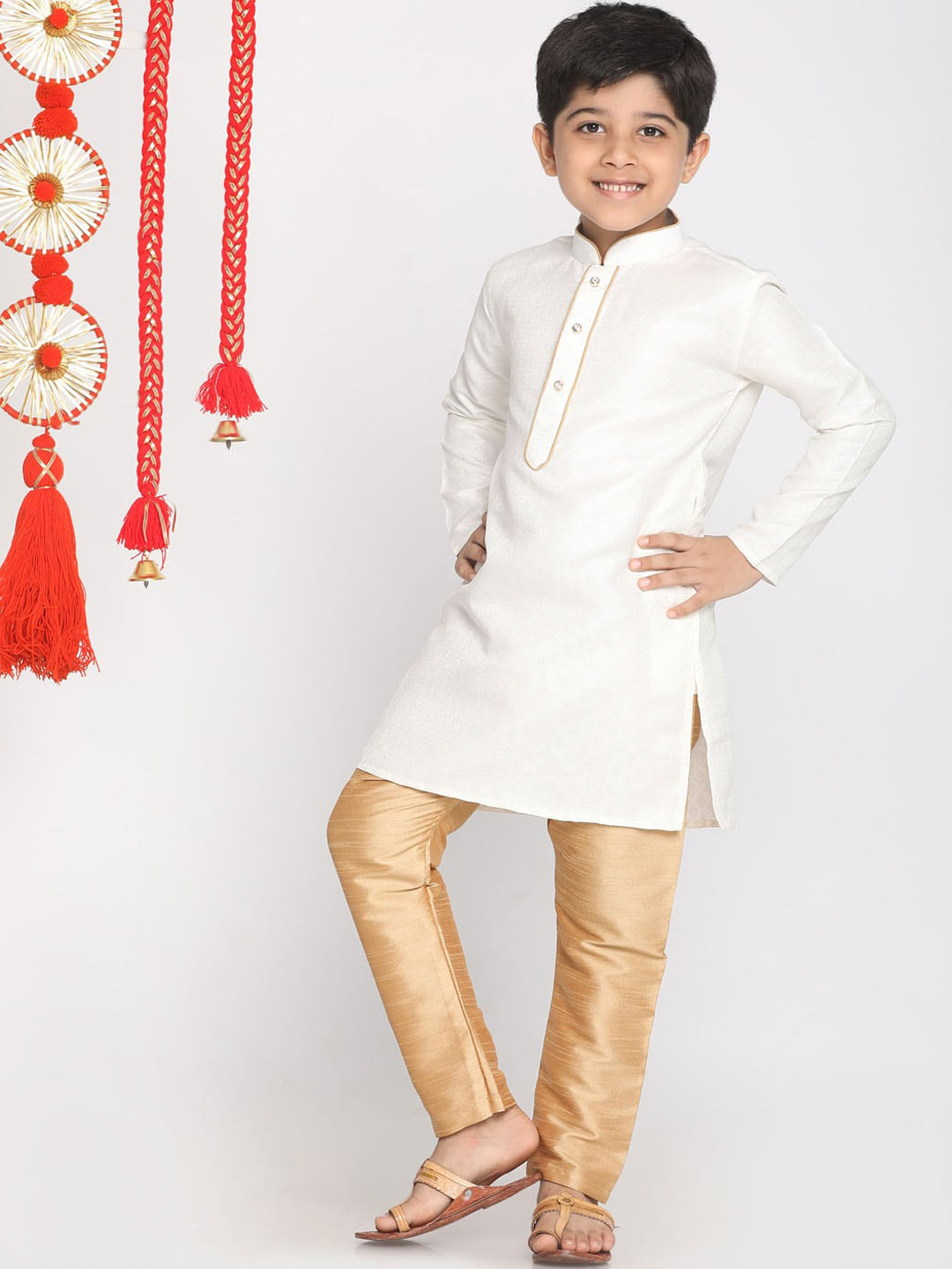 

VASTRAMAY Boys White & Gold-Coloured Ethnic Motifs Printed Regular Kurta with Pyjamas