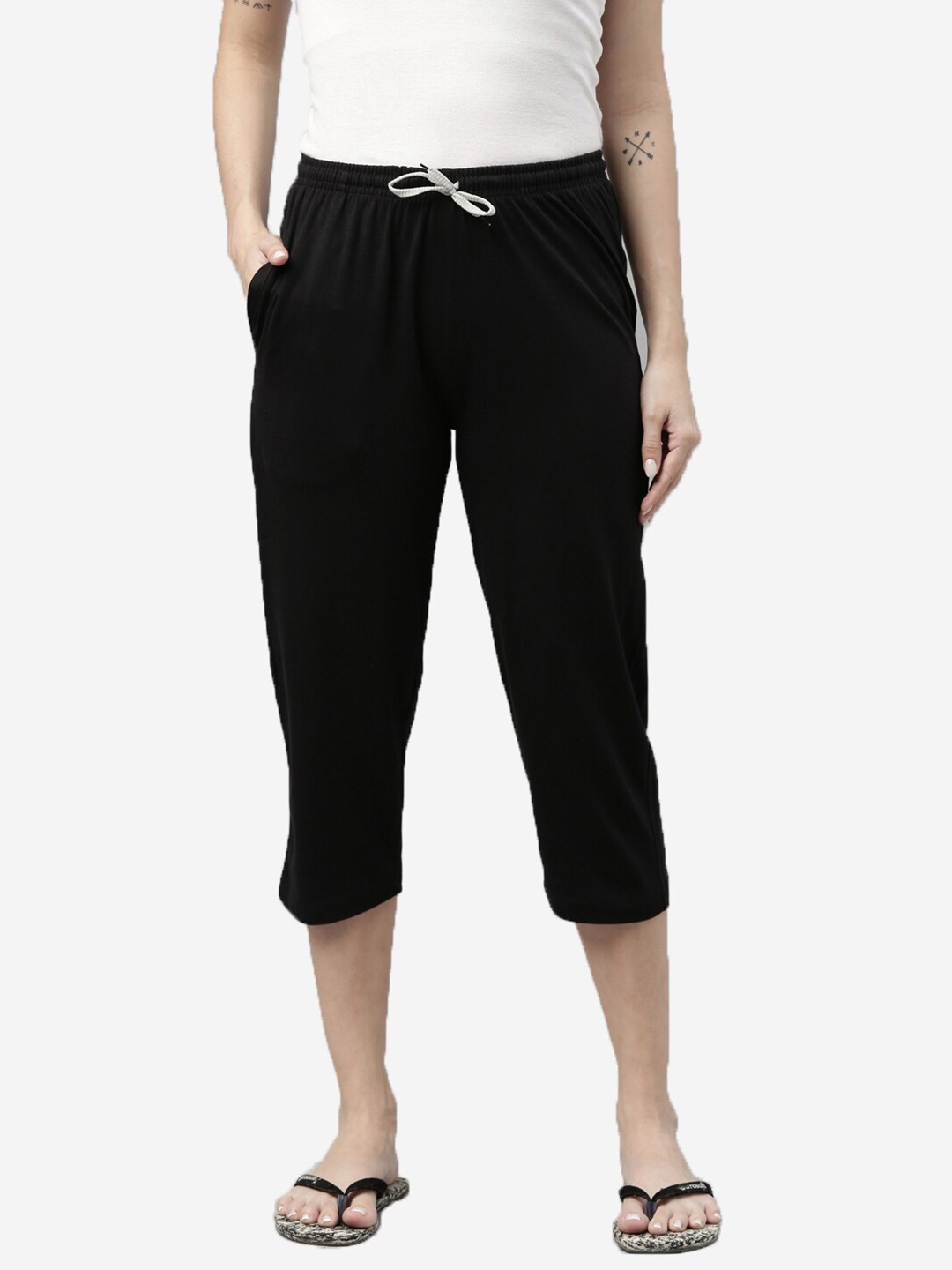 

Kryptic Women Mid-Rise Pure Cotton Relaxed-Fit Capris, Black
