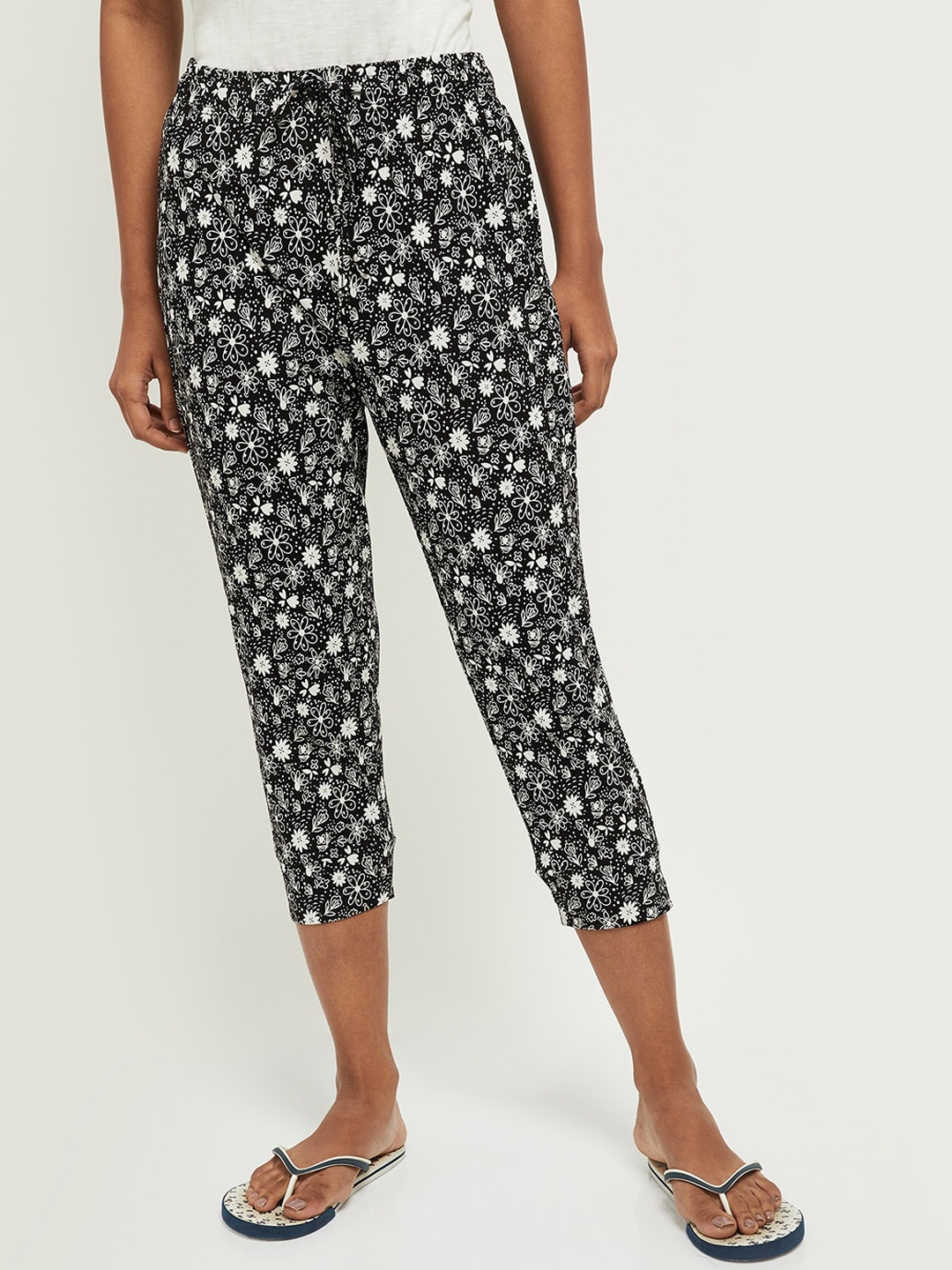 

max Women Black Floral Printed Lounge Pants