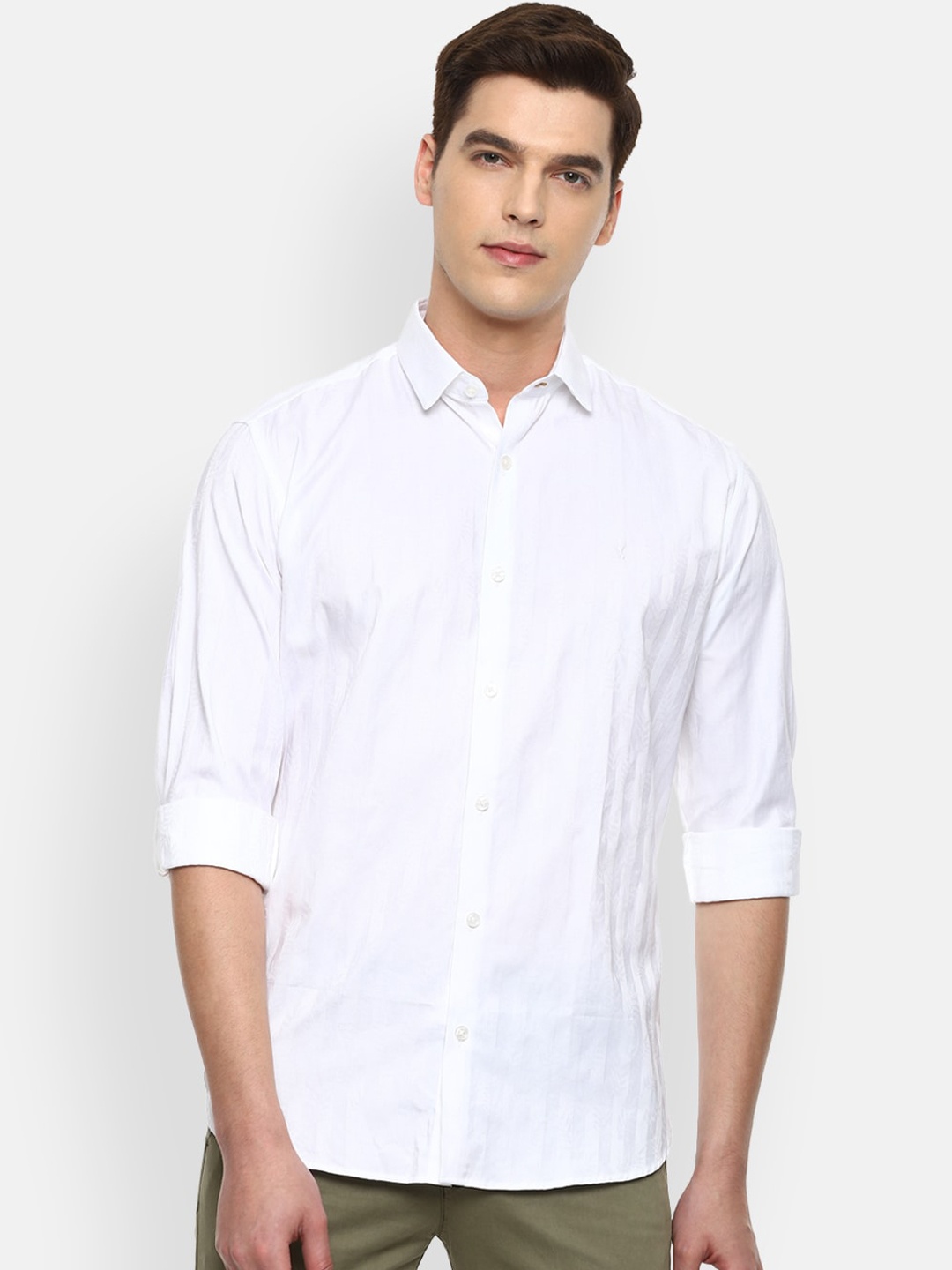 

V Dot Men White Slim Fit Opaque Striped Casual Shirt