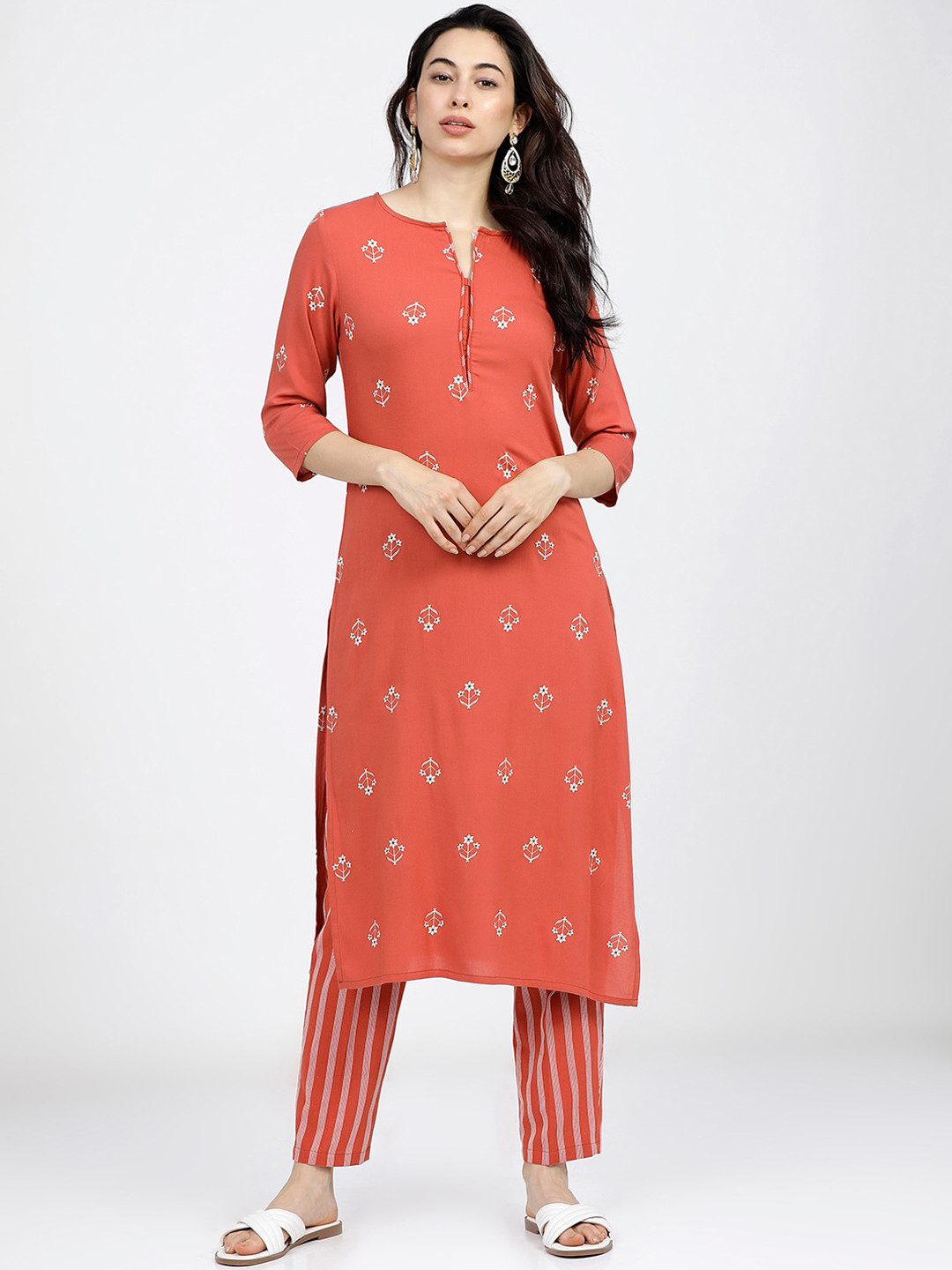 

Vishudh Women Rust Floral Embroidered Kurta