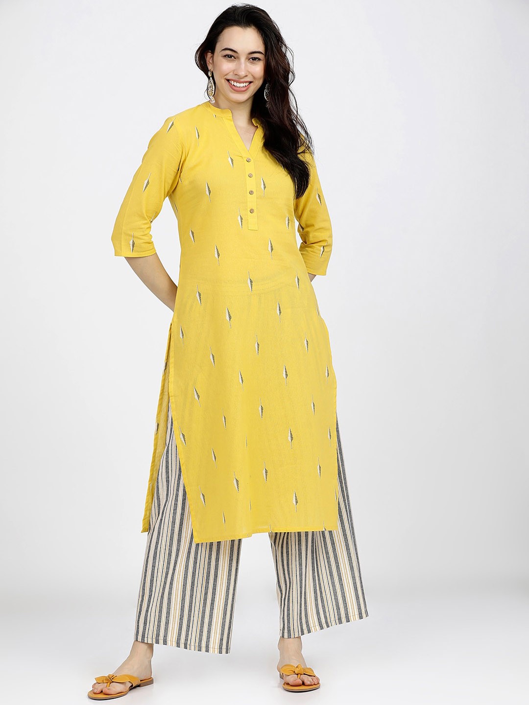 

Vishudh Women Yellow Geometric Printed Pure Cotton Kurta with Trousers
