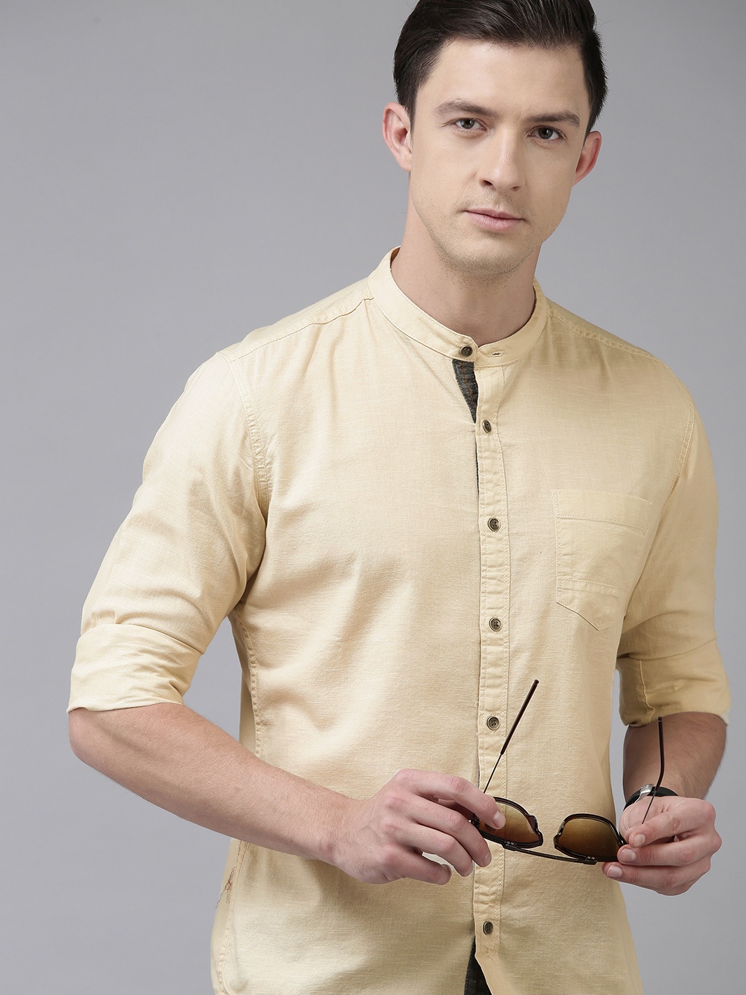 

BEAT LONDON by PEPE JEANS Men Beige Solid Slim Fit Pure Cotton Casual Shirt
