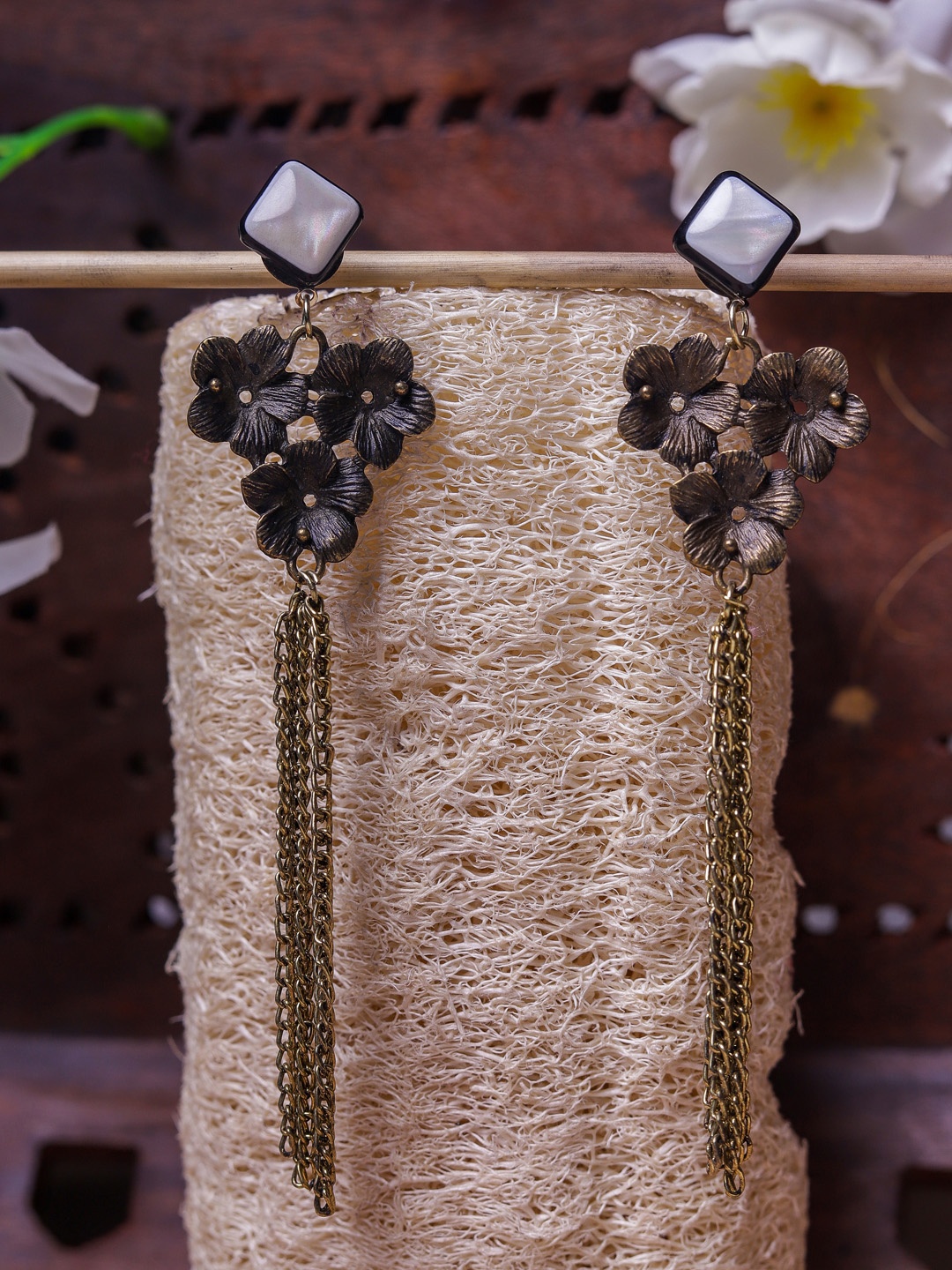 

DIVA WALK Gold-Toned Contemporary Drop Earrings