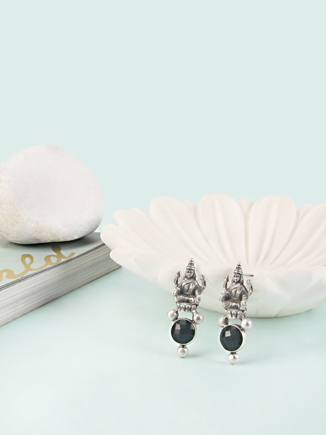 

SANGEETA BOOCHRA Silver-Toned Classic Drop Earrings