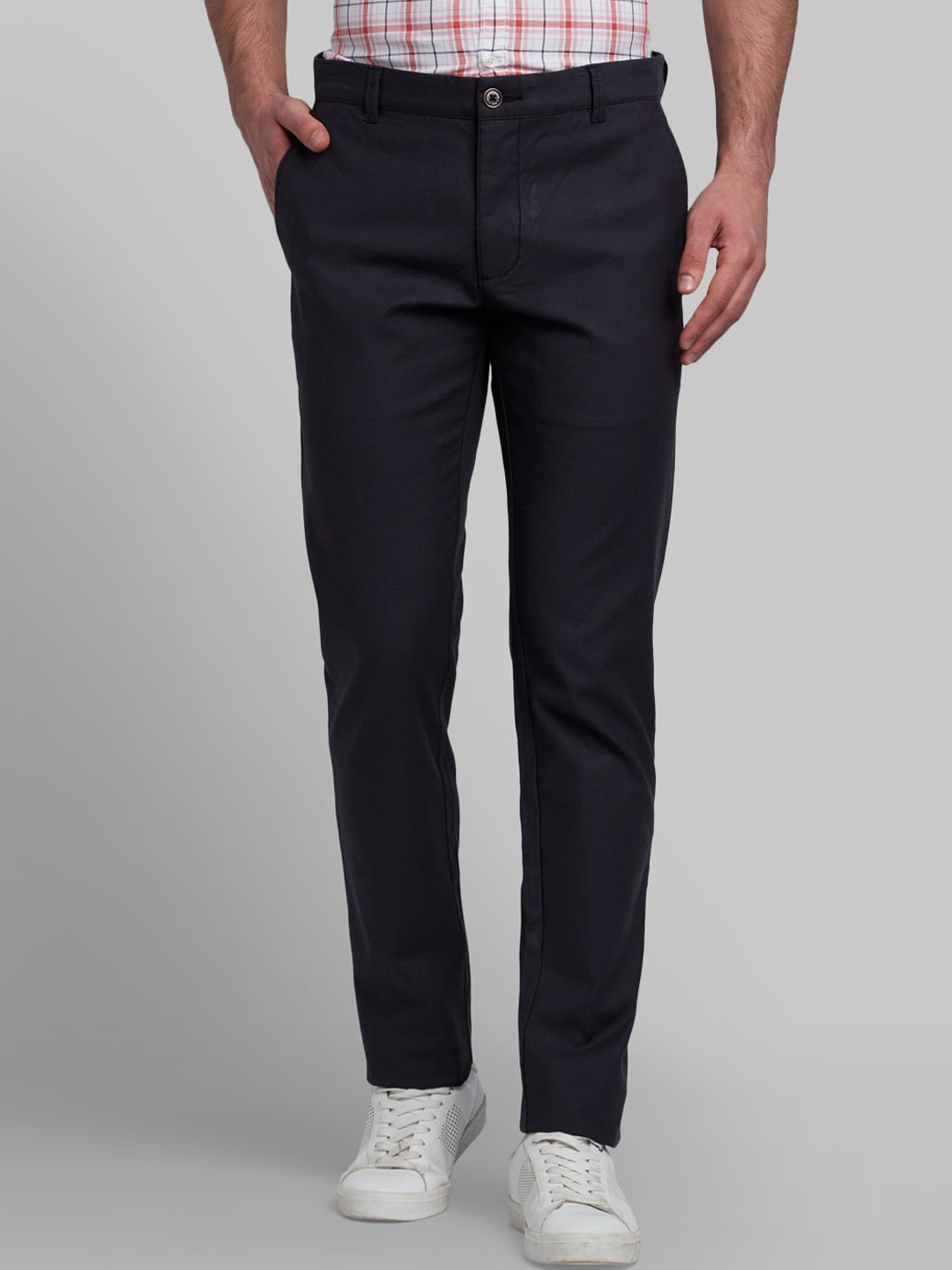 

Parx Men Black Solid Tapered Fit Mid Rise Trousers