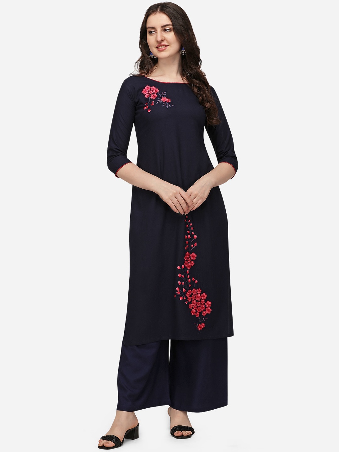 

SAADHVI Women Navy Blue & Red Floral Printed Regular Kurta With Palazzos