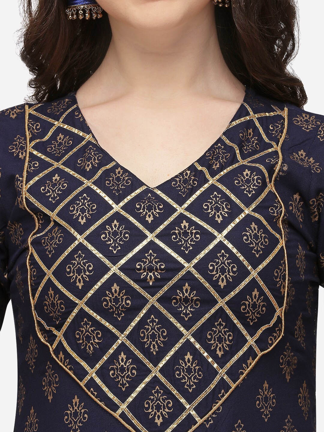 

SAADHVI Women Navy Blue & Gold Ethnic Motifs Printed Regular Kurta With Palazzos