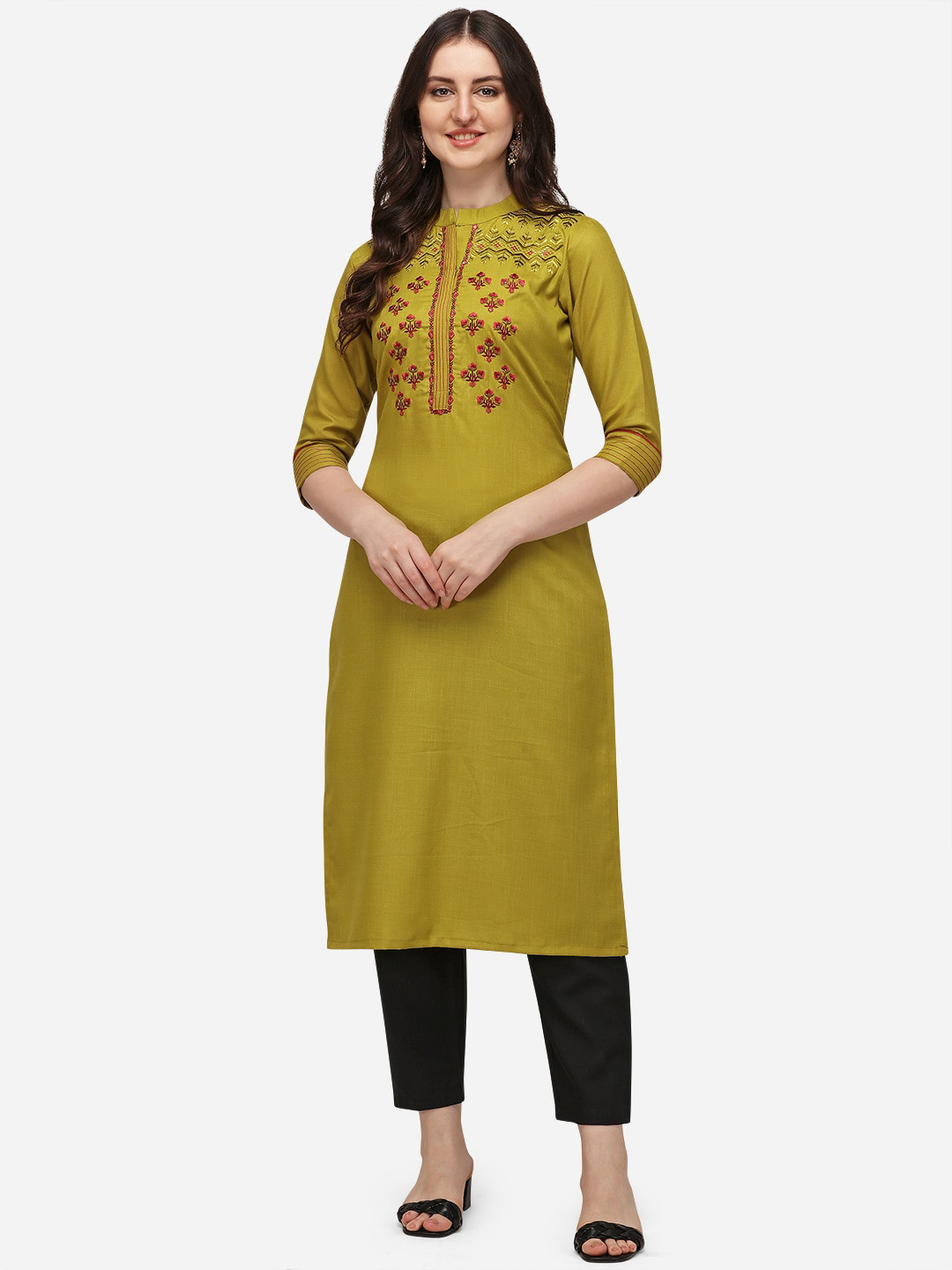 

SAADHVI Women Green & Black Floral Embroidered Regular Pure Cotton Kurta With Trousers