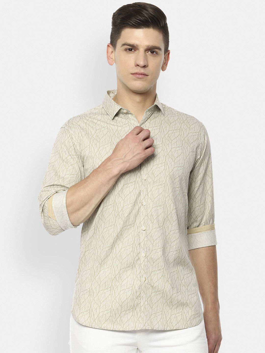 

V Dot Men Beige Slim Fit Opaque Printed Pure Cotton Casual Shirt