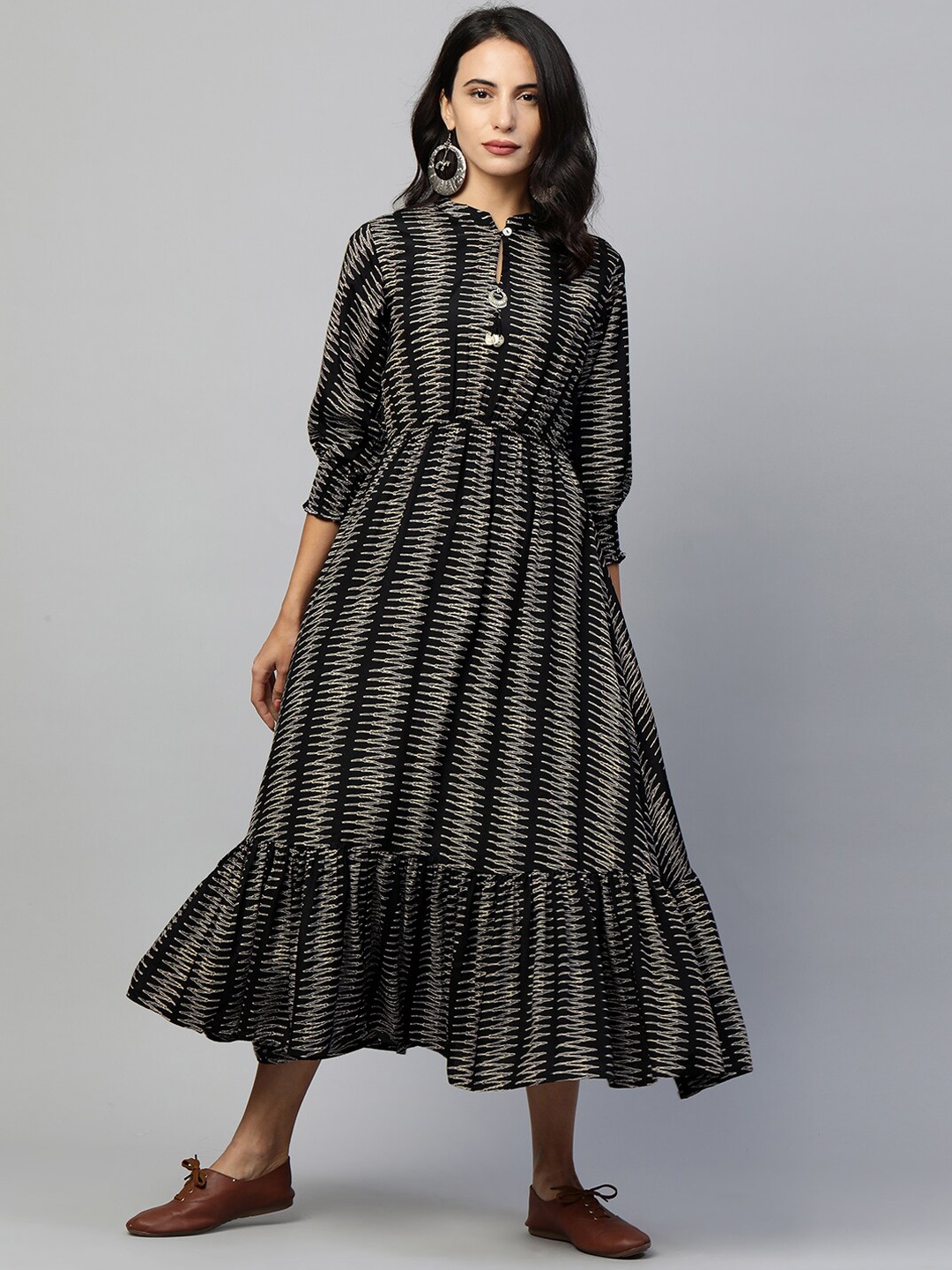 

FASHOR Black Geometric Printed Fit & Flare Midi Dress