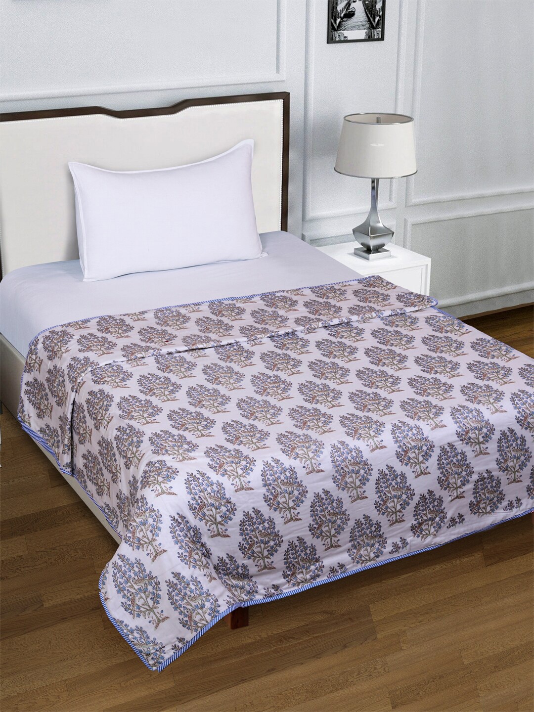 

ROMEE Off White & Blue Floral AC Room 300 GSM Single Bed Dohar