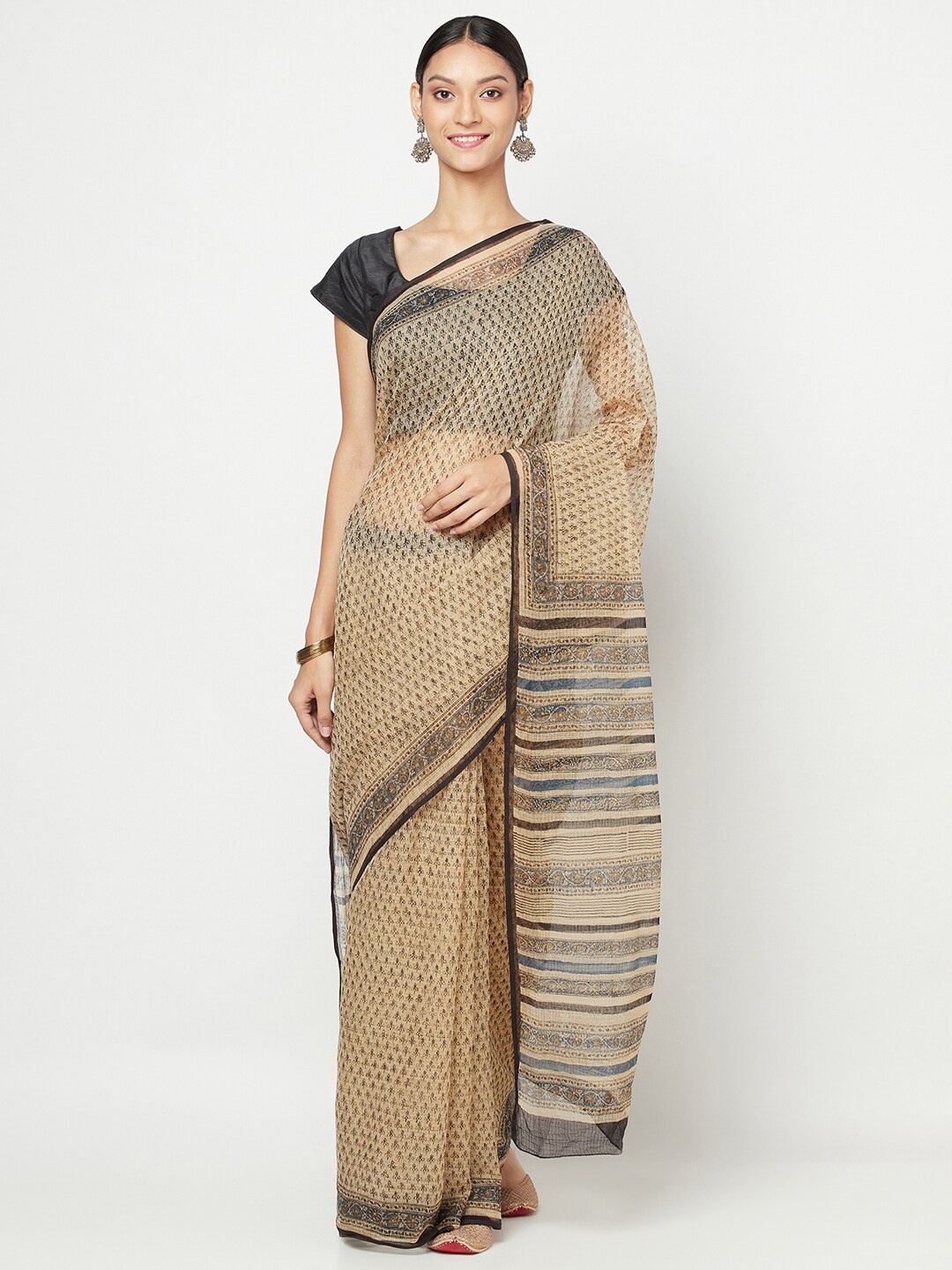 

Fabindia Beige & Black Floral Printed Bagru Saree